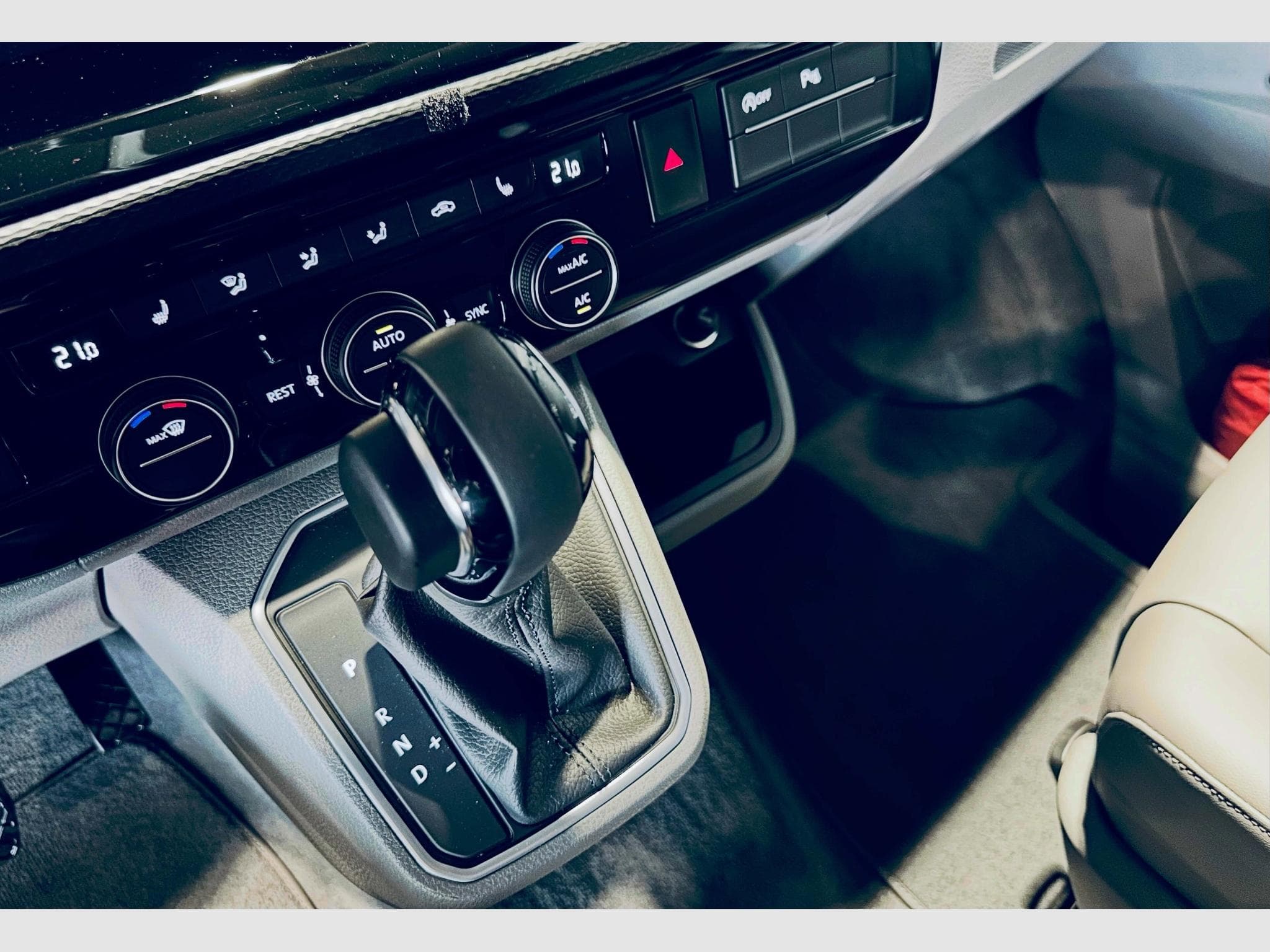 VW California CALIFORNIA OCEAN TOUR TDI 4MOTION DSG (2024) - Photo 7
