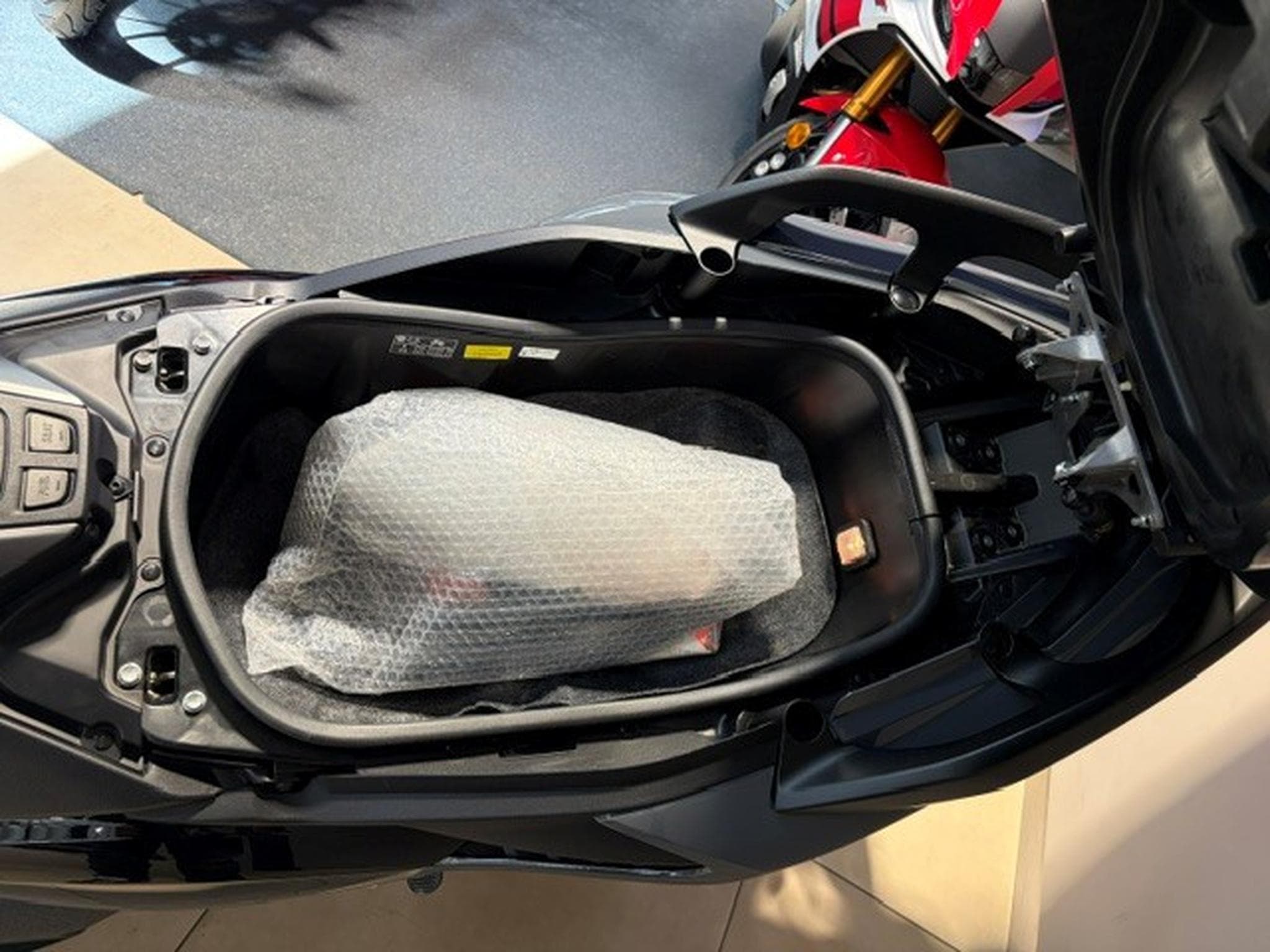 Yamaha T-Max Tech Max (2021) - Foto 14