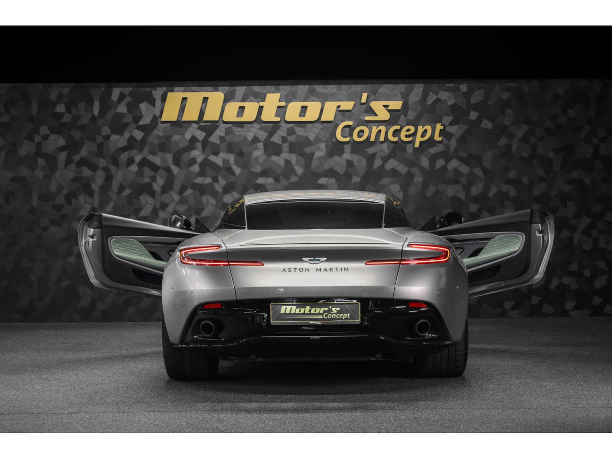 Aston-Martin DB12 V8 Twin Turbo - ALUMINITE SILVER (2024) - Photo 5