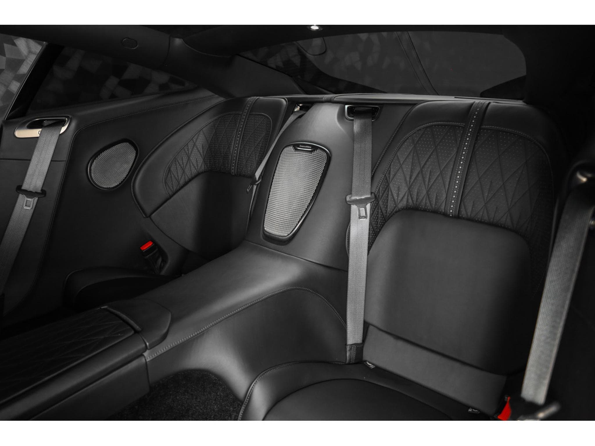 Aston-Martin DB12 V8 Twin Turbo - ALUMINITE SILVER (2024) - Photo 14