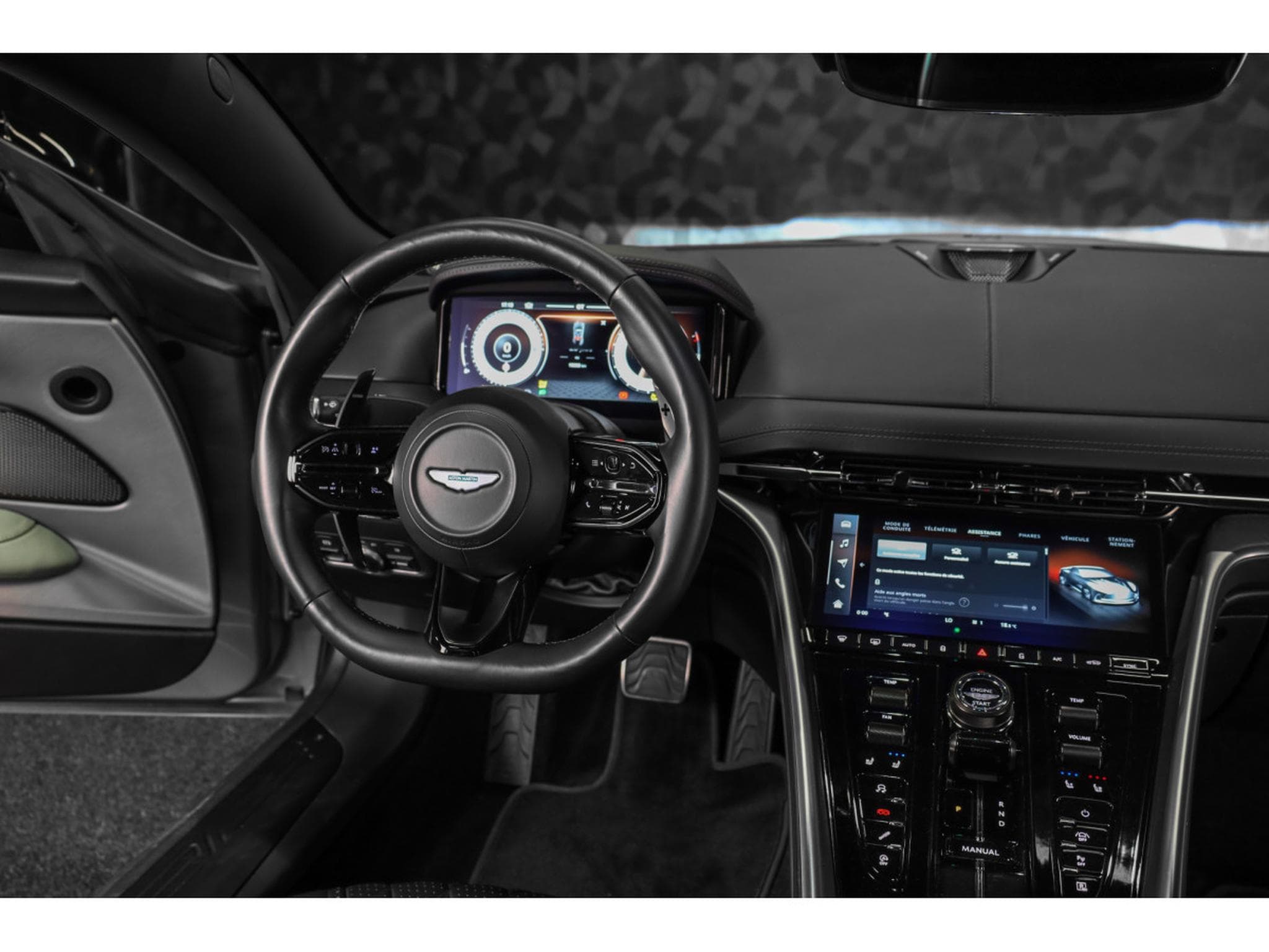 Aston-Martin DB12 V8 Twin Turbo - ALUMINITE SILVER (2024) - Photo 16