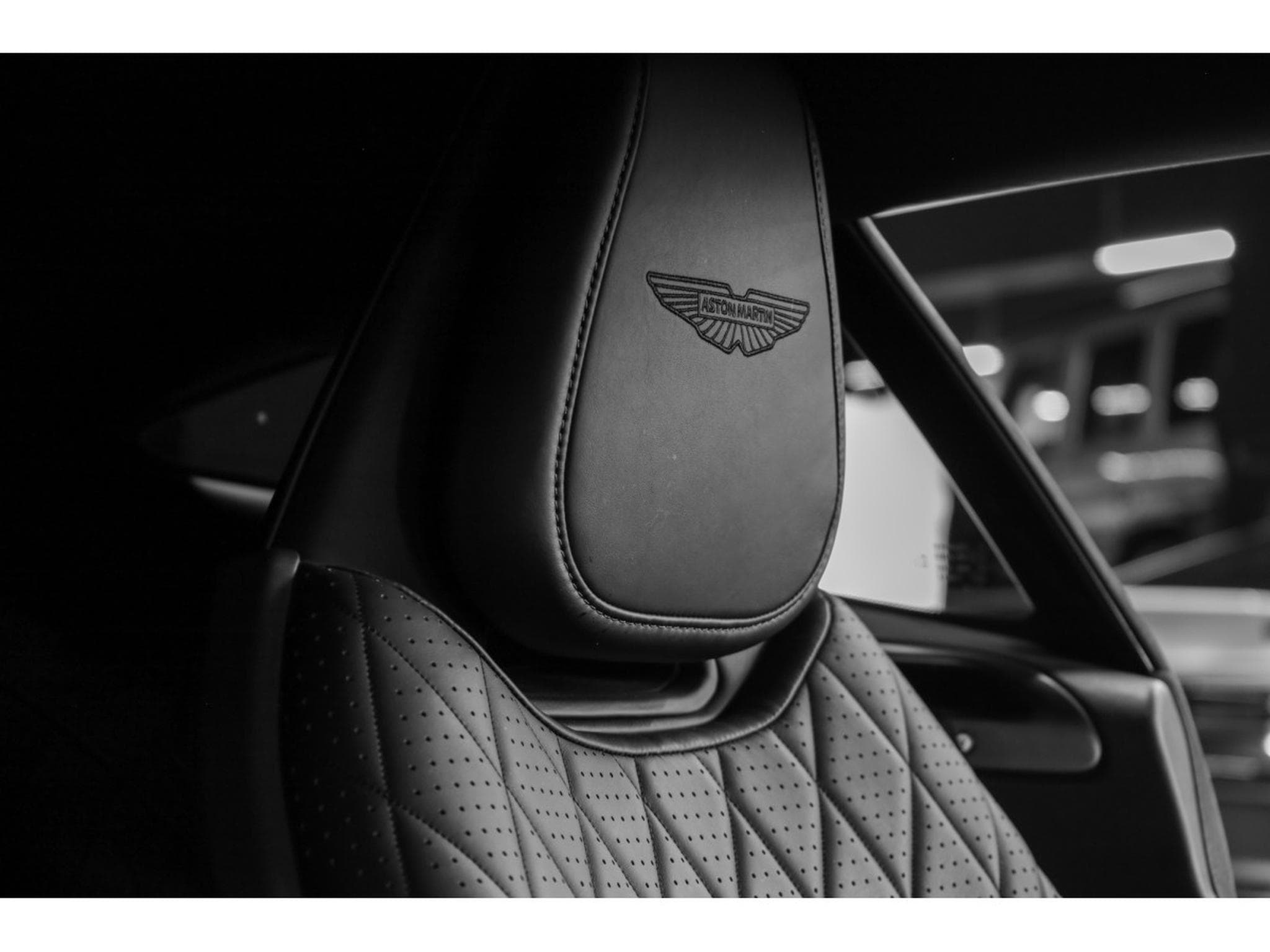 Aston-Martin DB12 V8 Twin Turbo - ALUMINITE SILVER (2024) - Photo 17