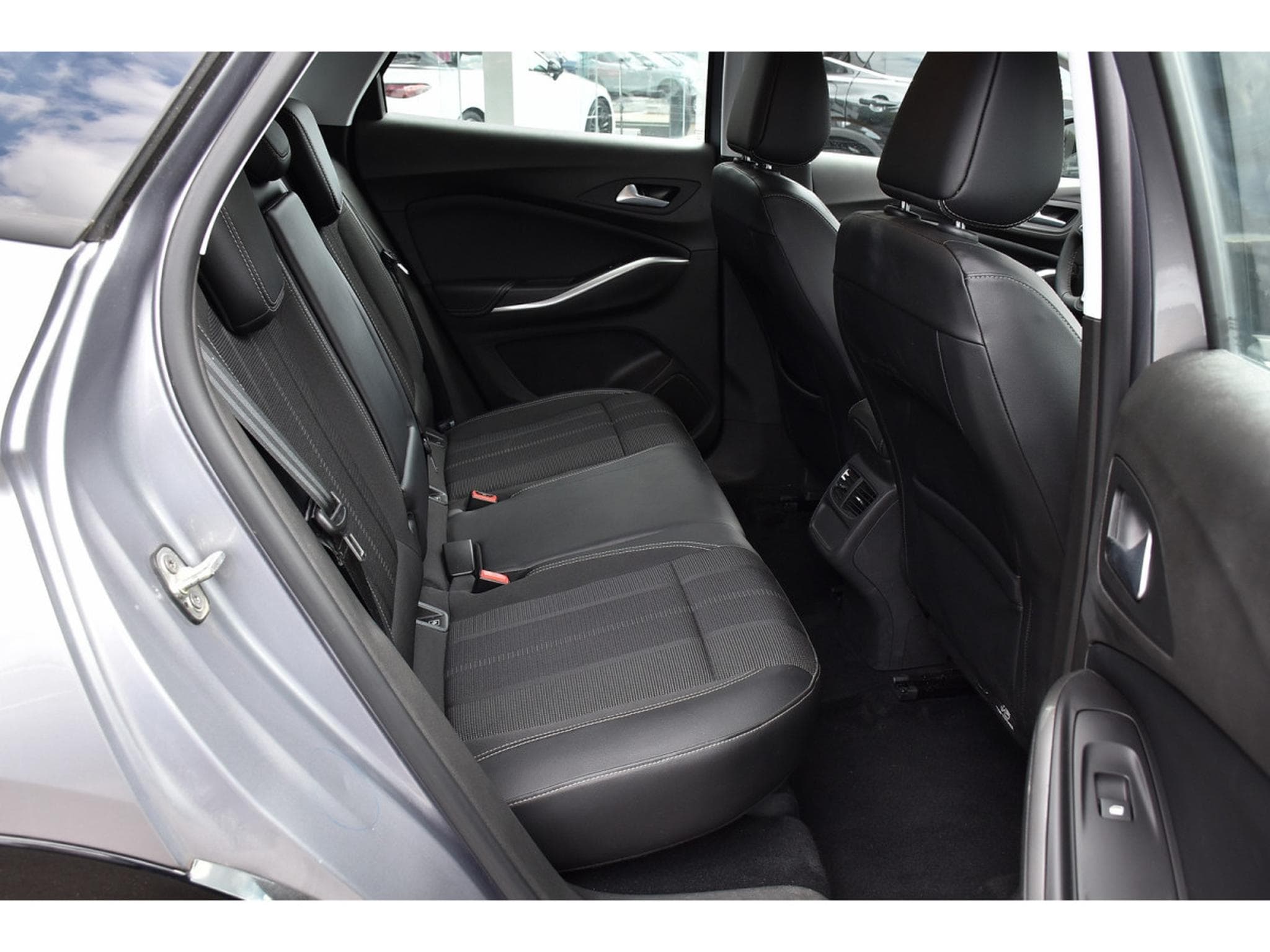 Opel Grandland 1.2 Turbo GS SG CHFF GPS LANE SIDE CAM 1° MAIN (2024) - Foto 8
