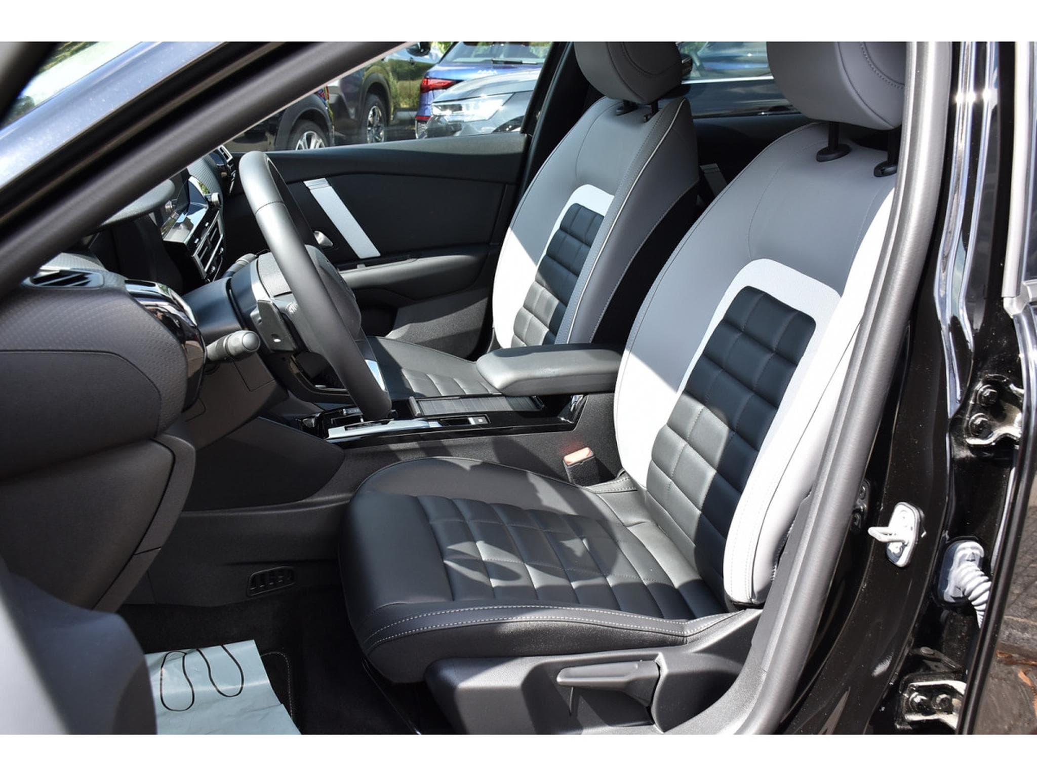 Citroën C4 X 1.2 MHEV 145 e-DCS6 Max ACC SIDE LANE GPS CAM 1° MAIN (2025) - Foto 6