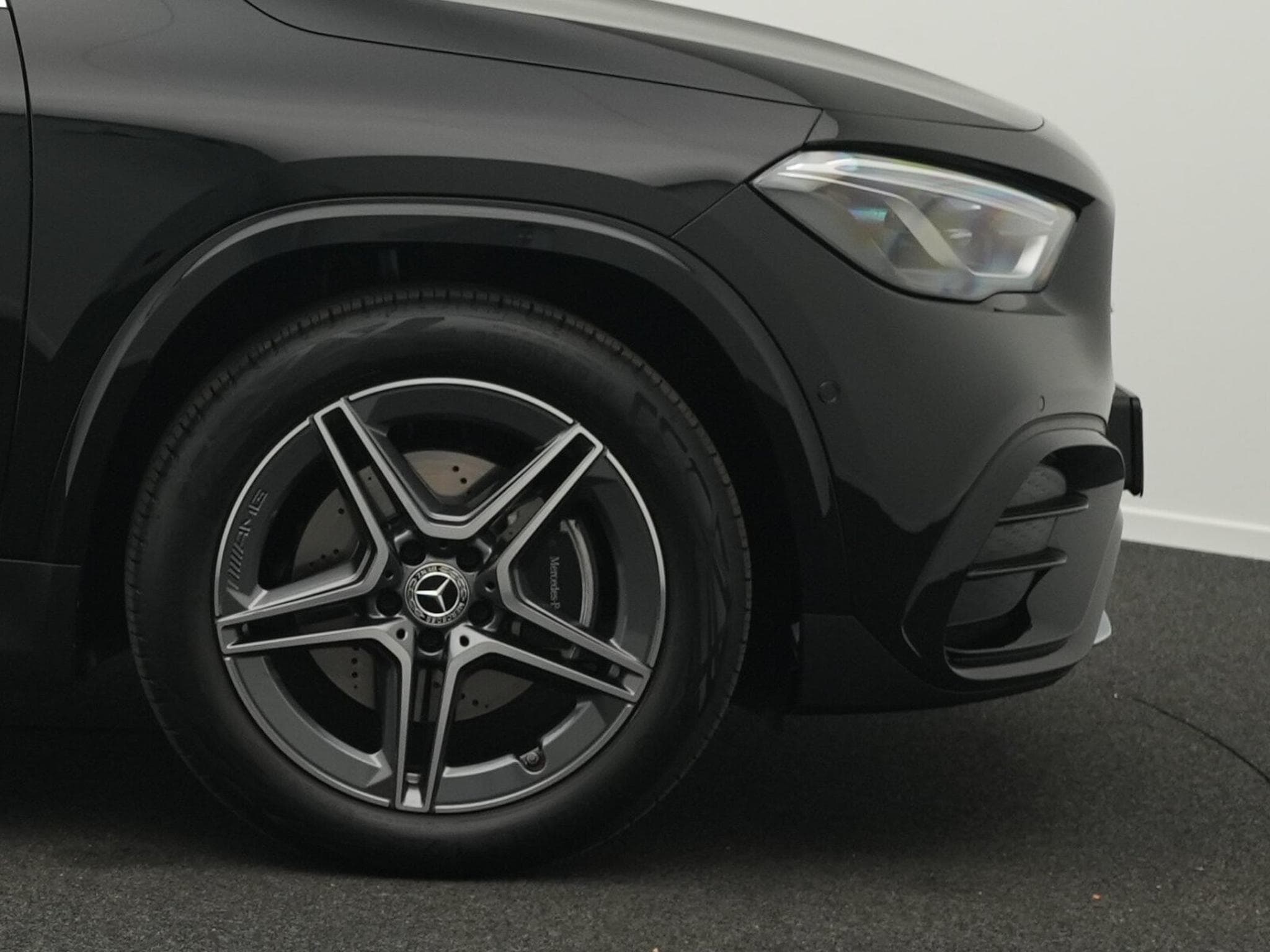 Mercedes GLA 220 4MATIC Multi+Pano+AHK+Handsfree (2025) - Photo 8