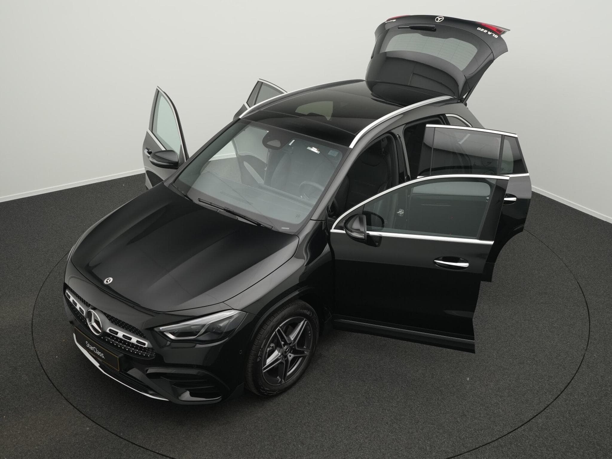 Mercedes GLA 220 4MATIC Multi+Pano+AHK+Handsfree (2025) - Photo 14