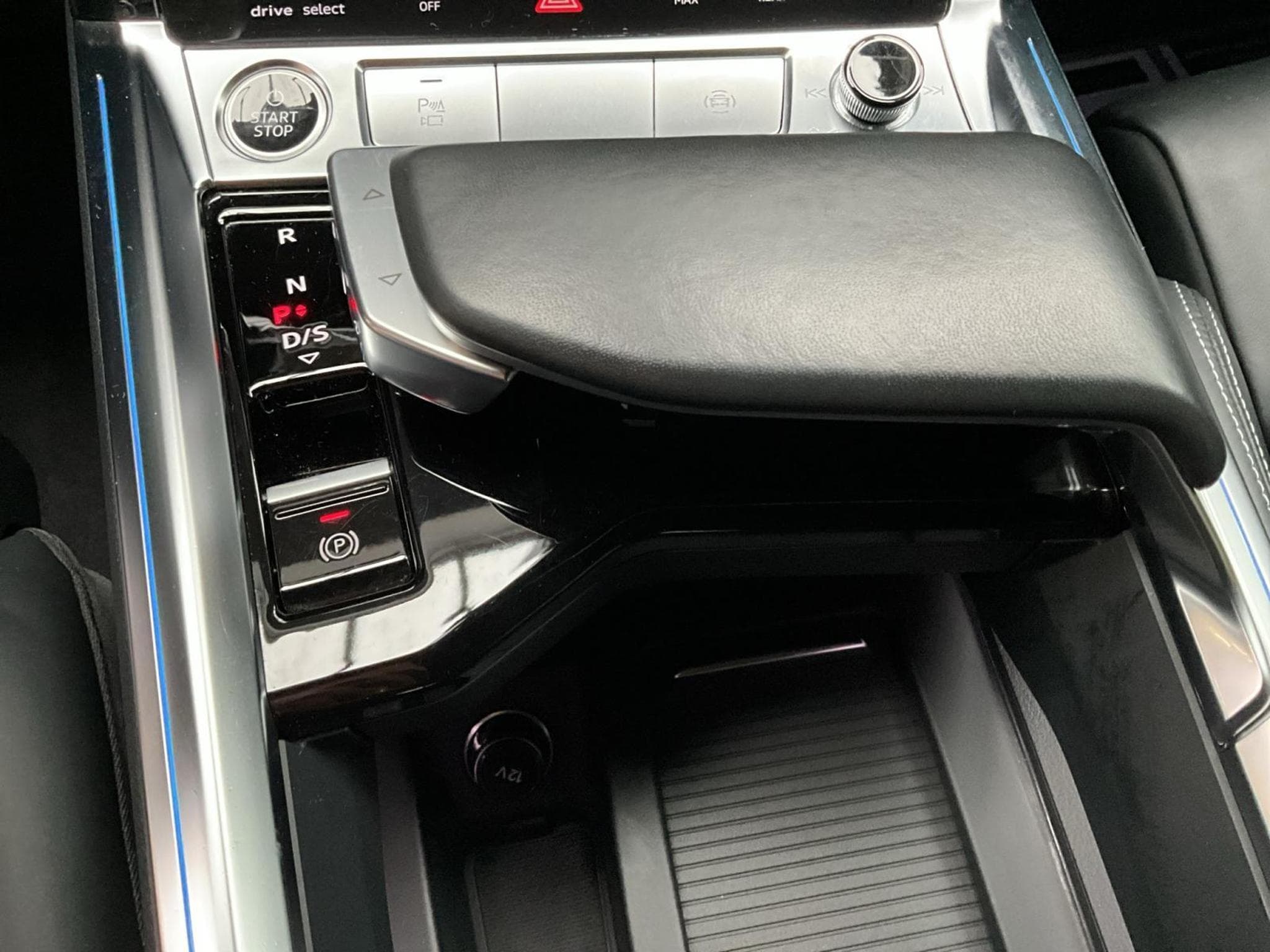 Audi e-tron 87kWh+SB+Advanced+S-line+E-Tron55+Quattro+P.Confort+Pano+LM2 (2022) - Foto 12