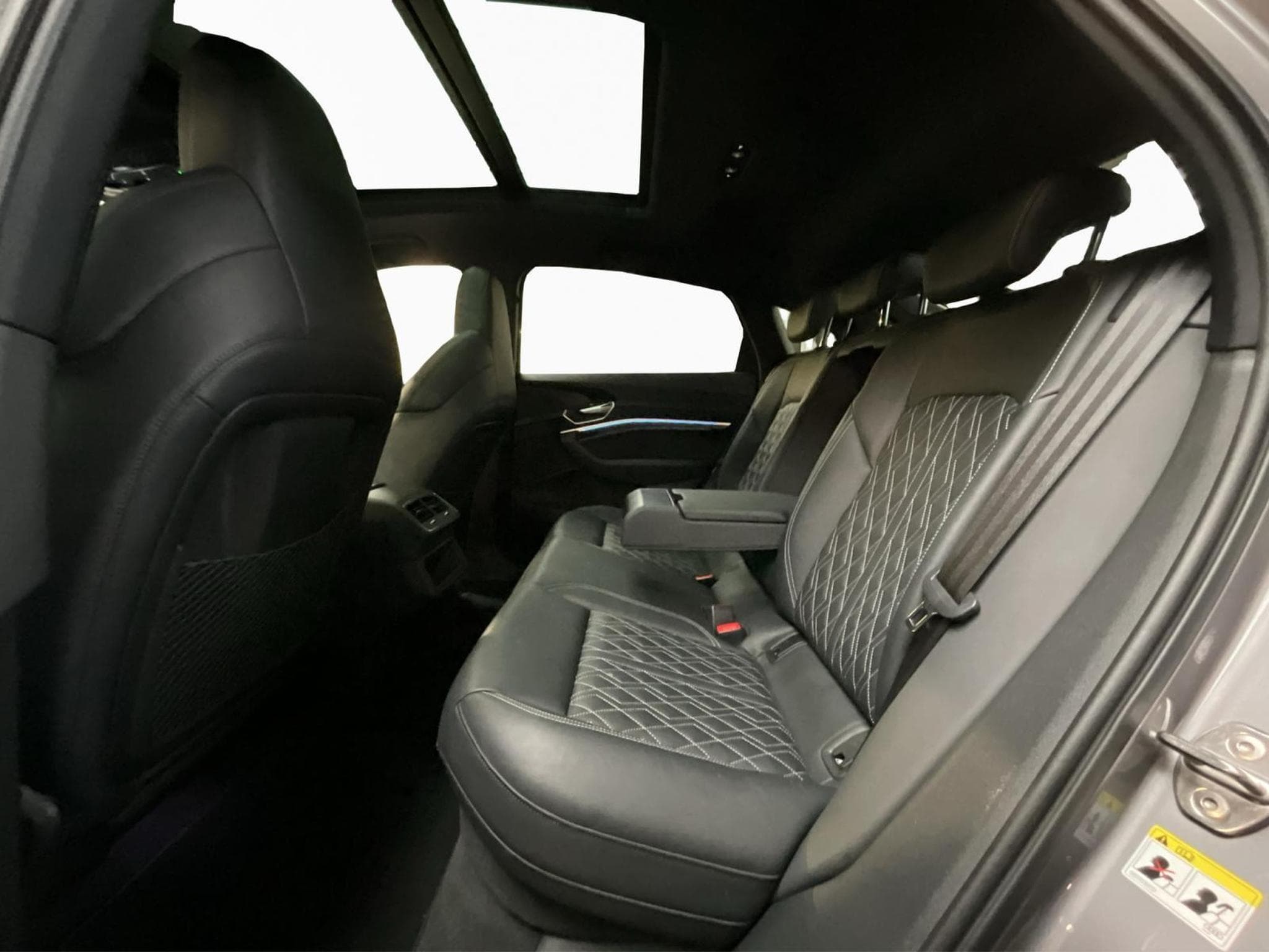 Audi e-tron 87kWh+SB+Advanced+S-line+E-Tron55+Quattro+P.Confort+Pano+LM2 (2022) - Foto 16