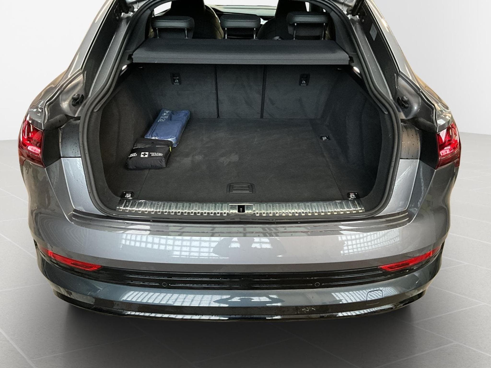 Audi e-tron 87kWh+SB+Advanced+S-line+E-Tron55+Quattro+P.Confort+Pano+LM2 (2022) - Foto 17