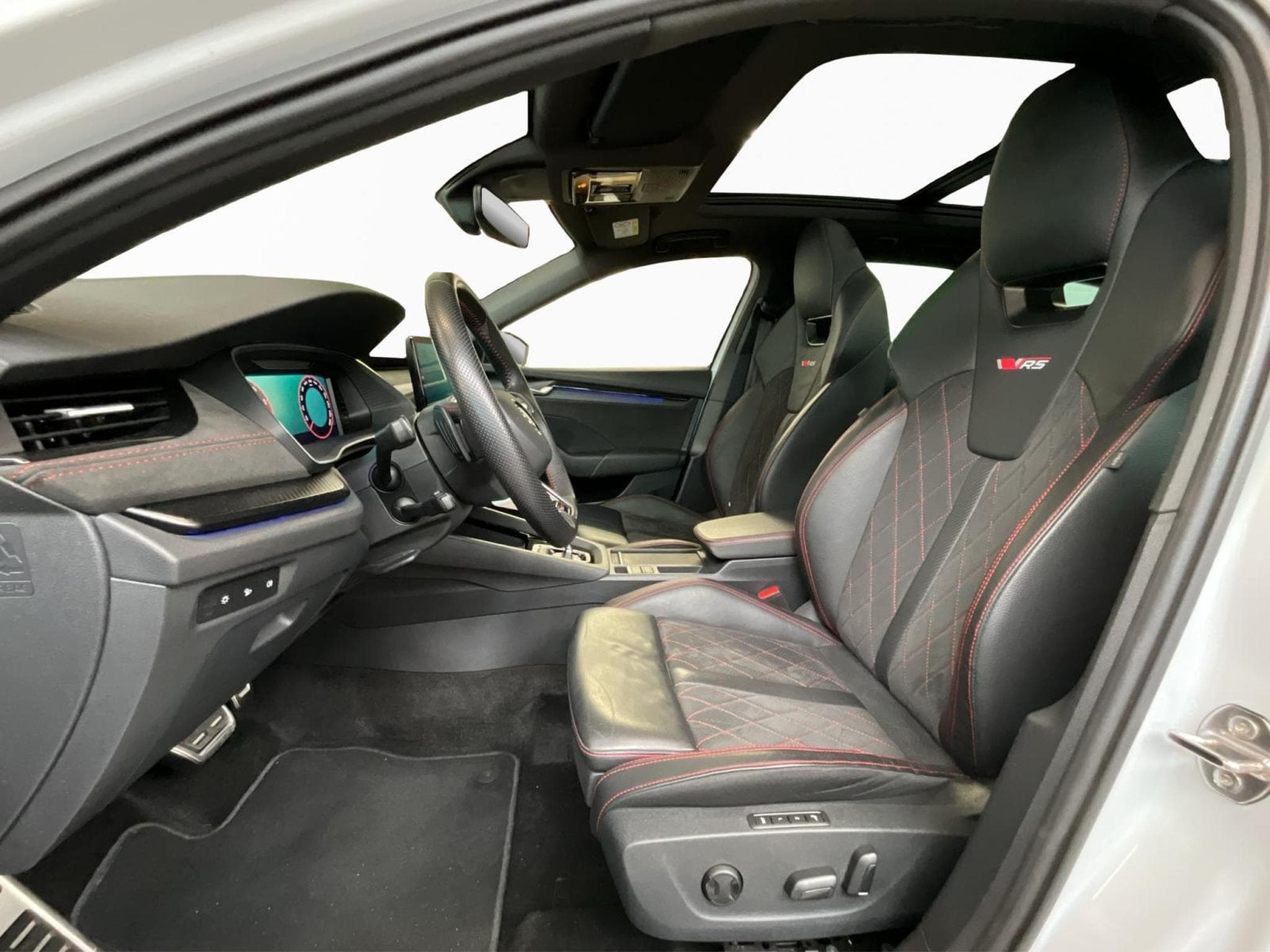 Skoda Octavia RS+DSG+SUEDIA+AHK+Pano+360 (2025) - Foto 9