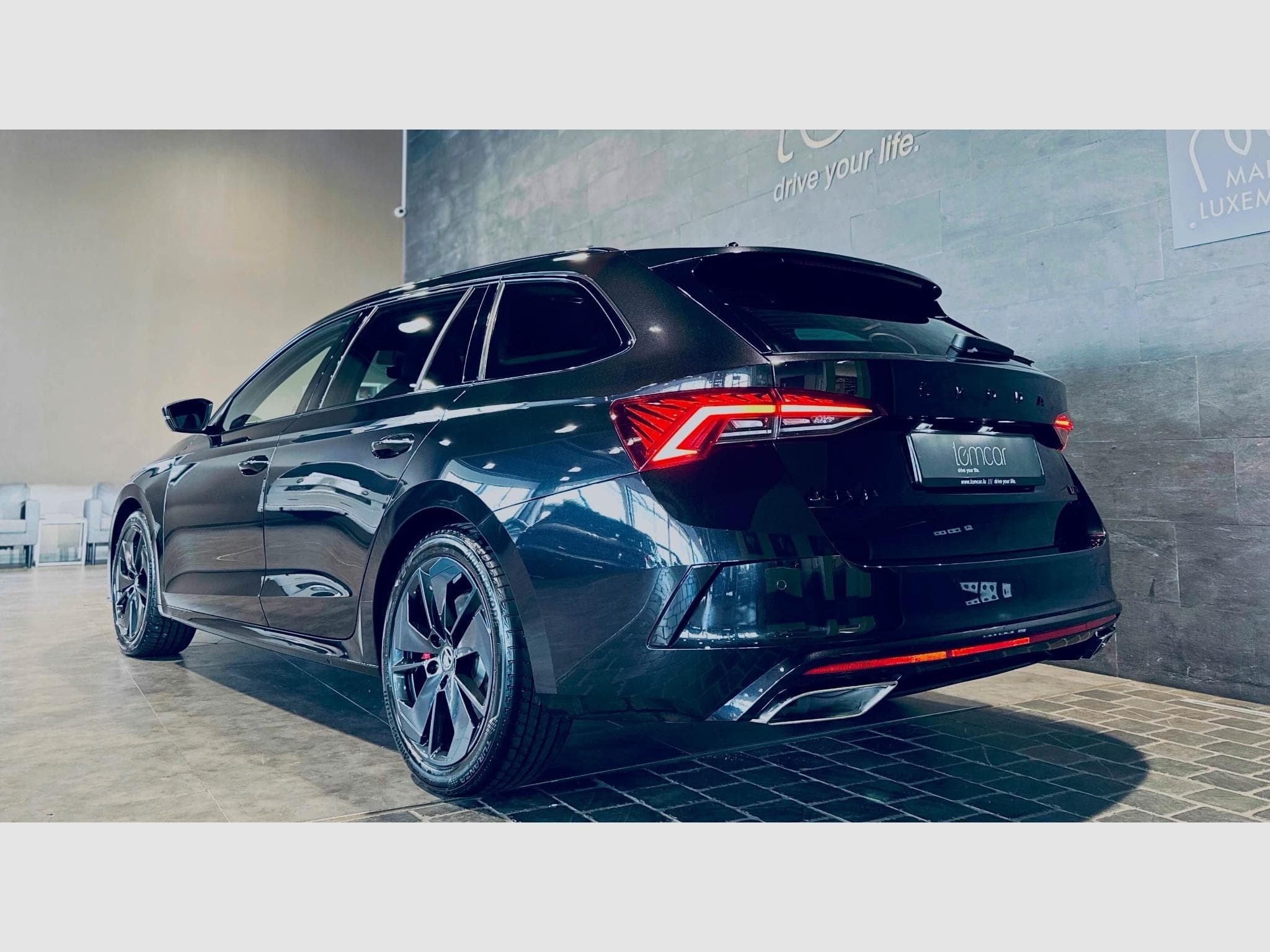 Skoda Octavia OCTAVIA RS BREAK TSI DSG (2024) - Photo 4