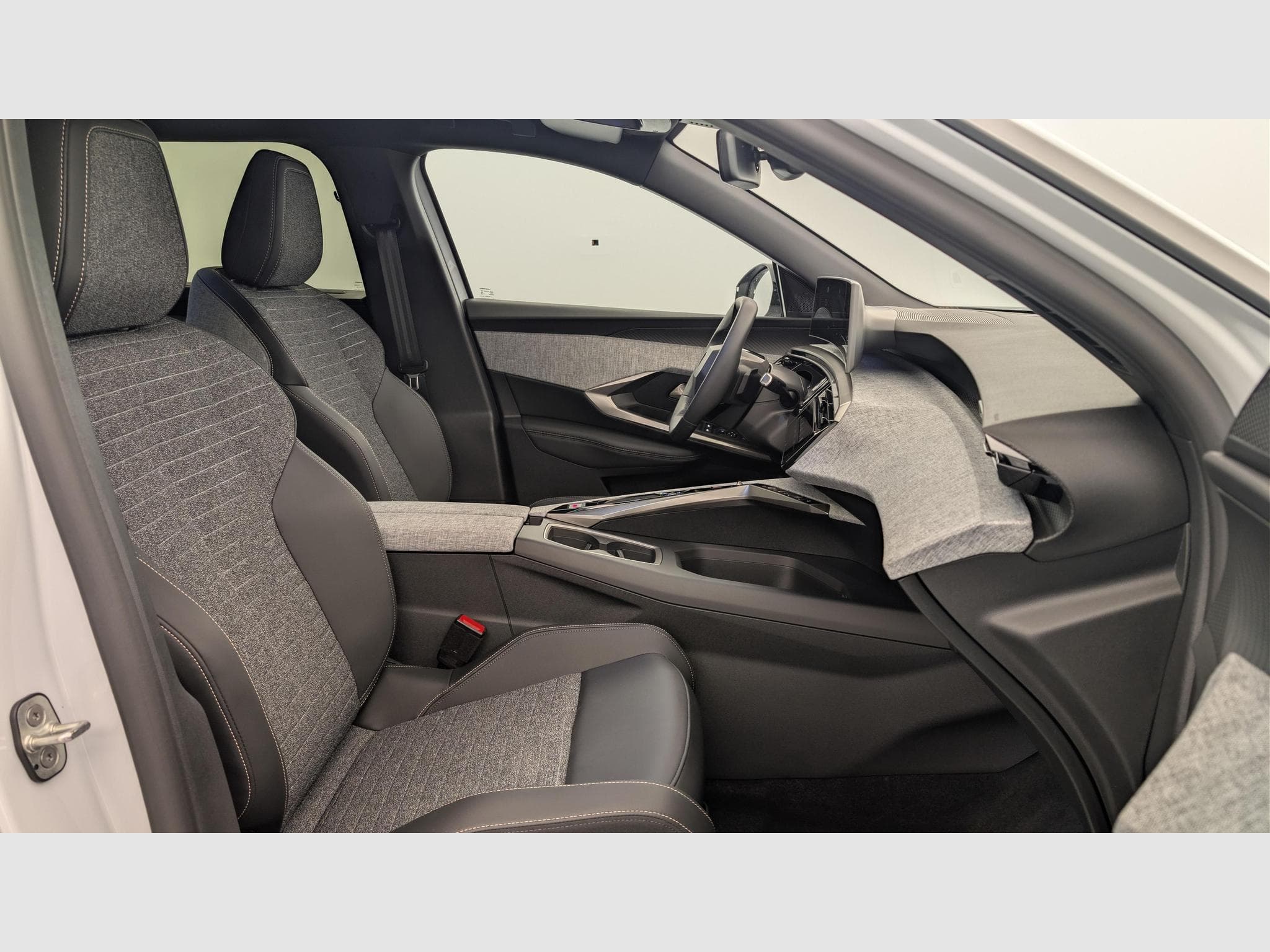 Peugeot 5008 HYBRID 145 CH E-DCS6 ALLURE (2025) - Foto 9