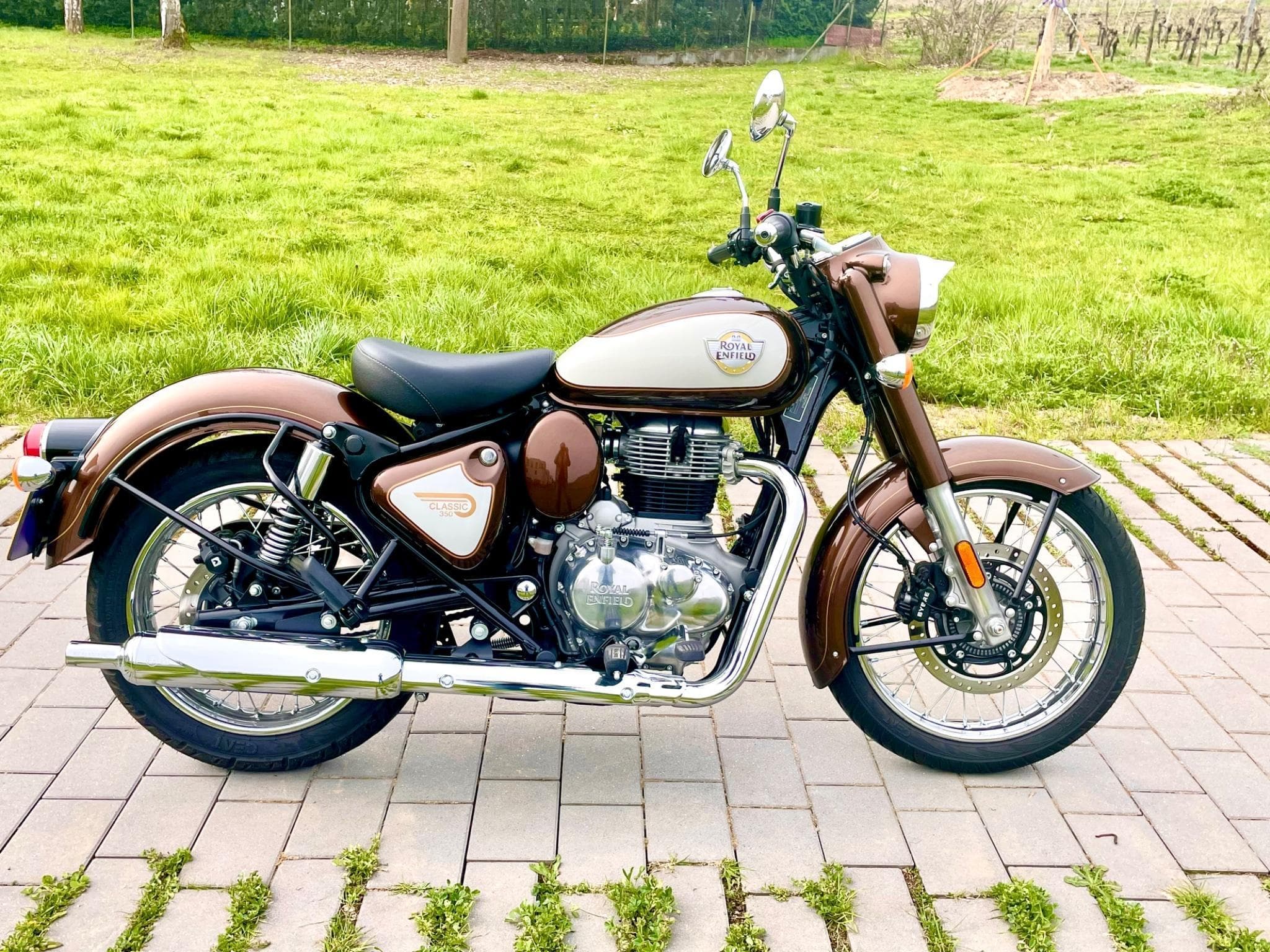 Royal Enfield Classic (2025) - Photo 1