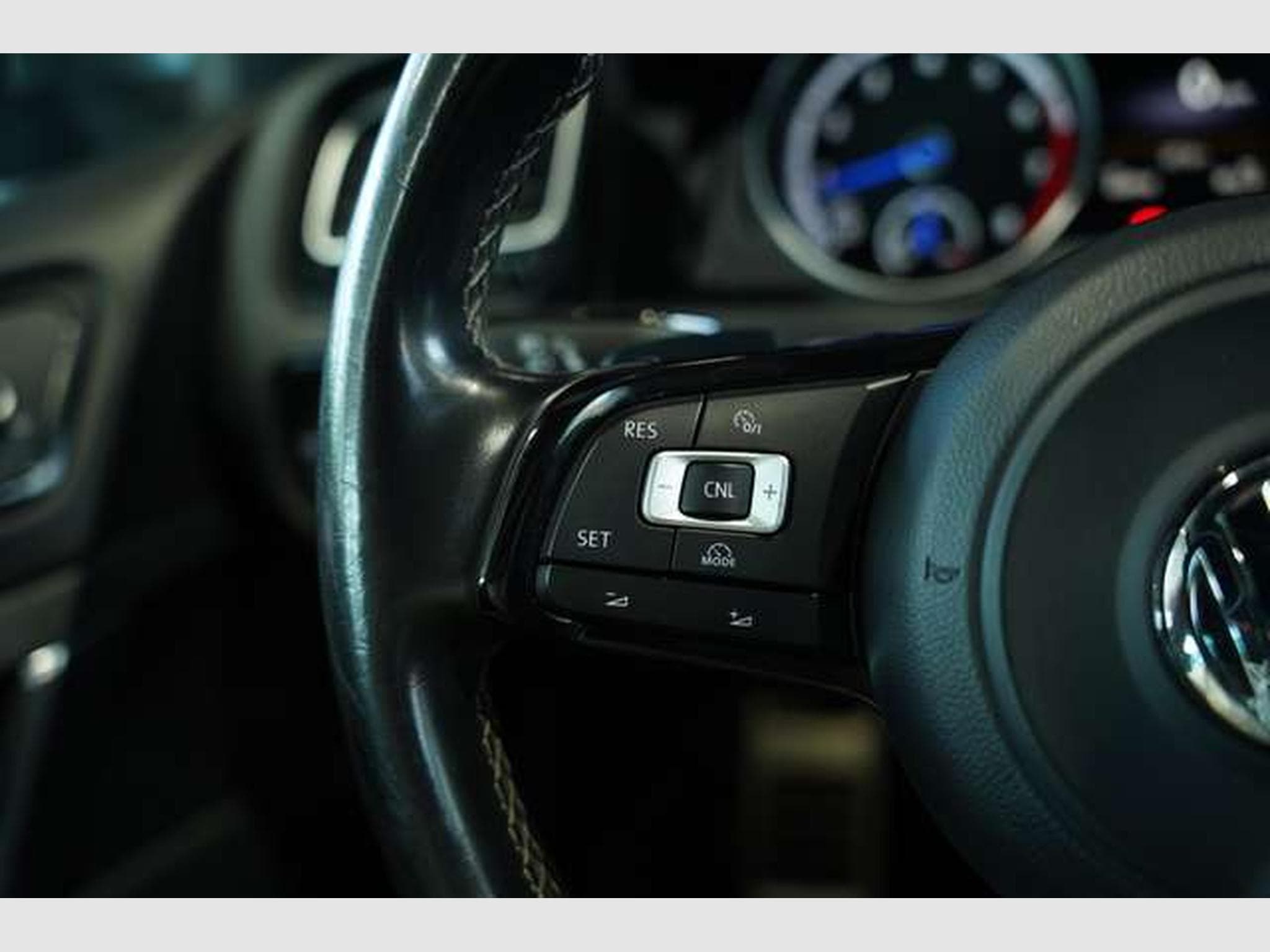VW Golf R 4M DSG *19 *ABT *Navi *Leder *Pano (2015) - Foto 31