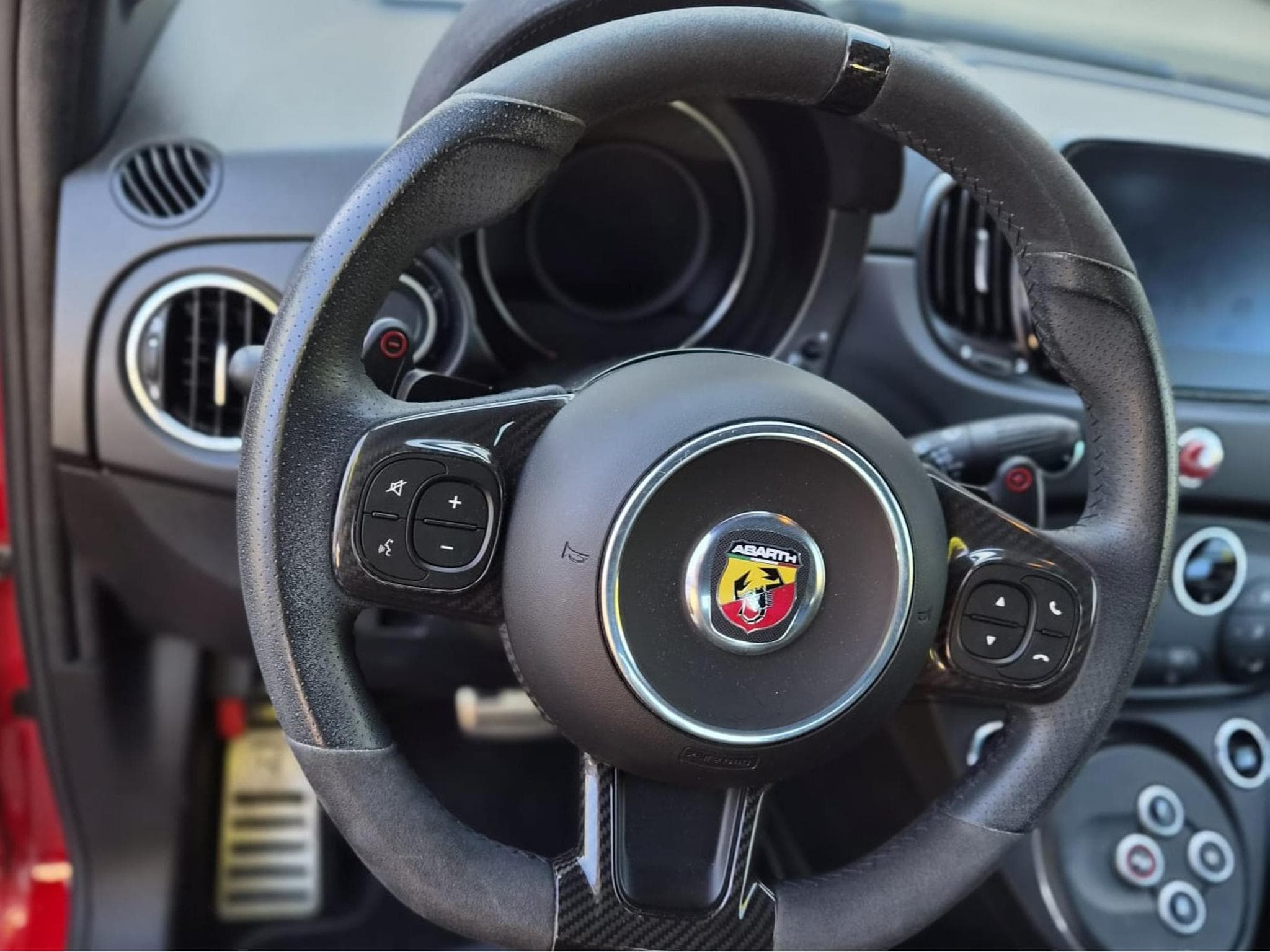 Fiat 500 Abarth 695 c (2024) - Foto 5