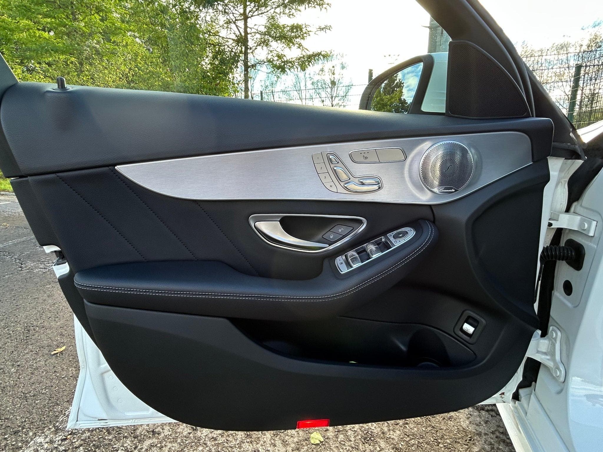 Mercedes C 400 4MATIC AMG DISTRO 360° LED BURM HUD SD (2018) - Foto 6