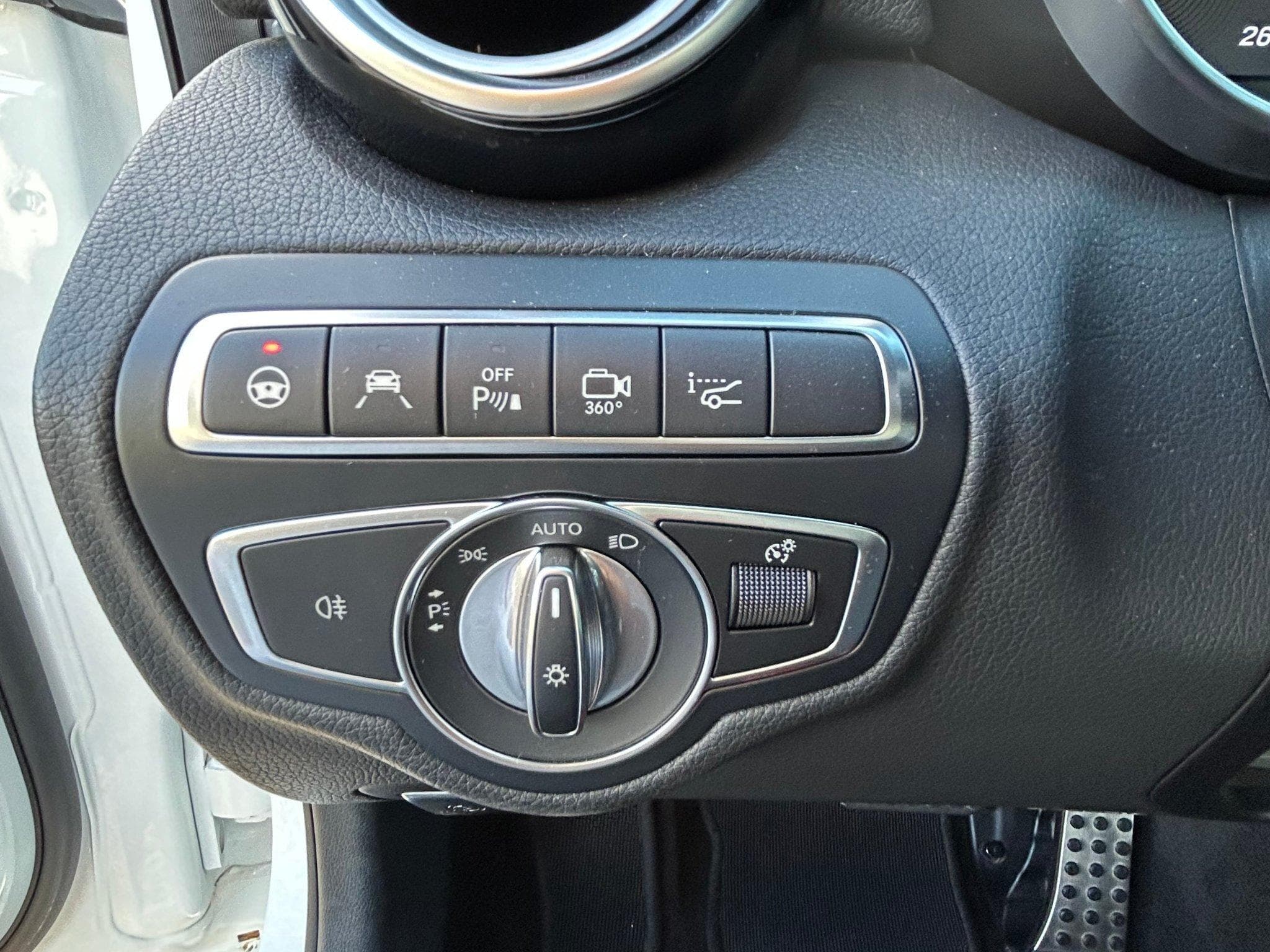 Mercedes C 400 4MATIC AMG DISTRO 360° LED BURM HUD SD (2018) - Foto 7