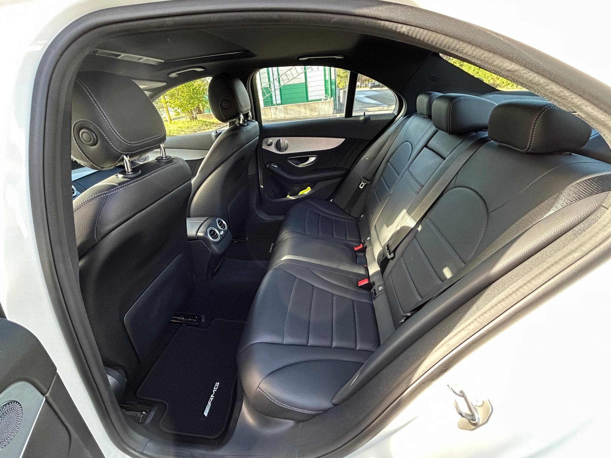 Mercedes C 400 4MATIC AMG DISTRO 360° LED BURM HUD SD (2018) - Foto 9