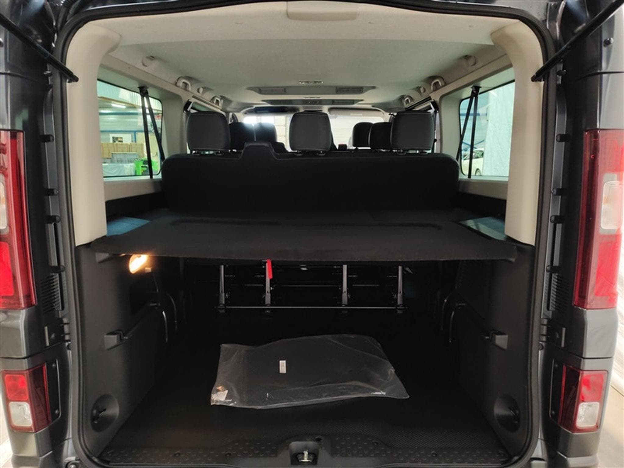 Renault Trafic 2.0 BluedCi 150cv L2 Equilibre  9pl. (2024) - Foto 14
