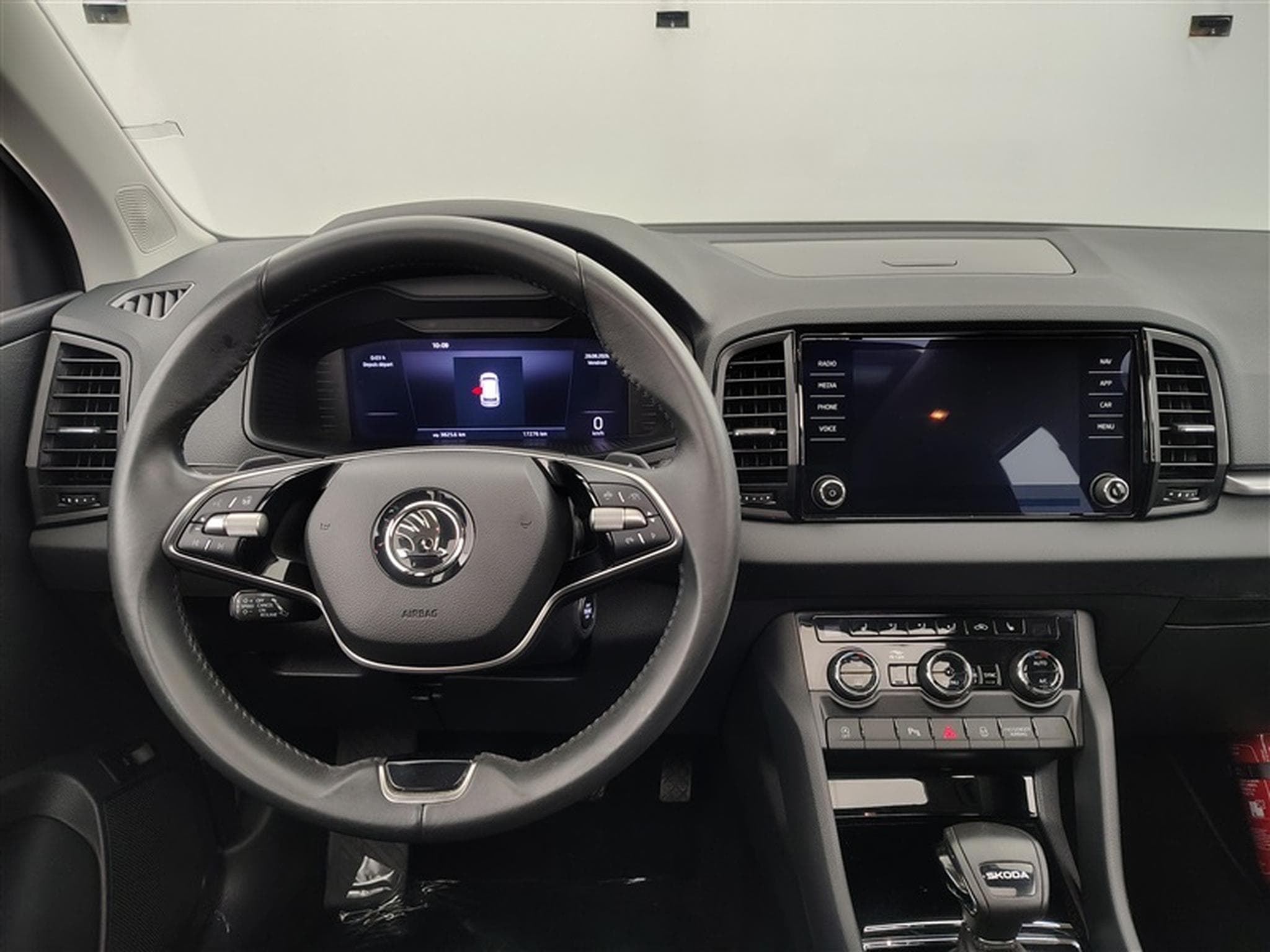 Skoda Karoq 1.5 TSi DSG CAMERA/GPS/CARPLAY (2024) - Foto 9