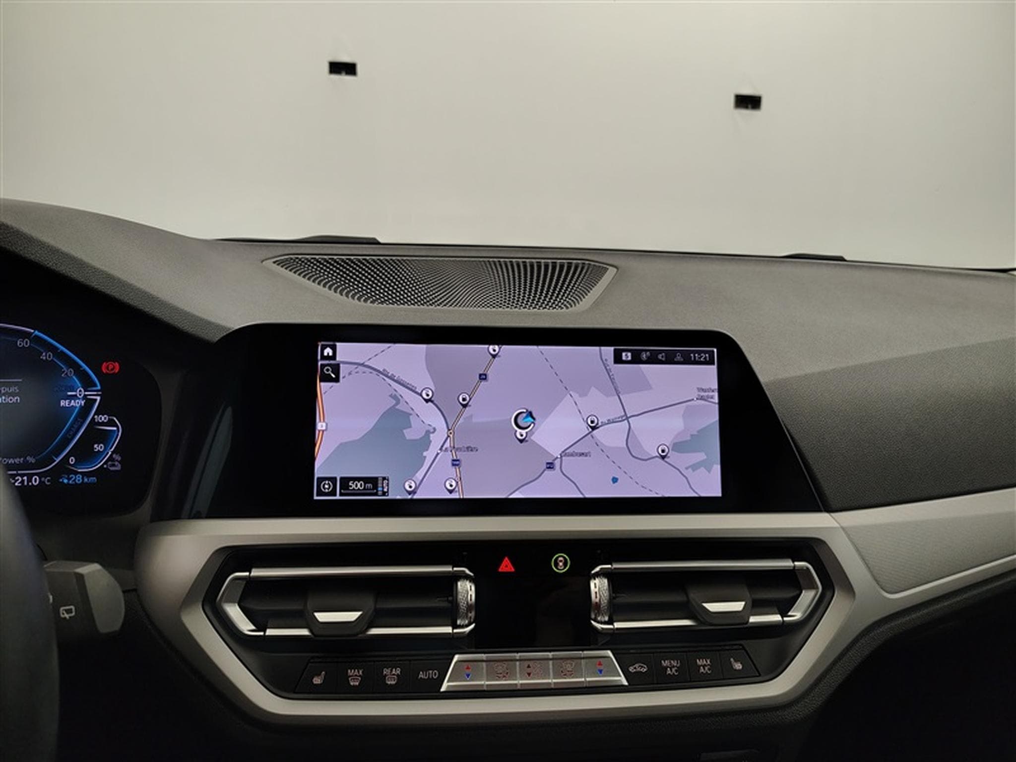 BMW 320 320eA PHEV CUIR/NAVI/FULL LED/TO PANO/JA1 (2022) - Foto 11