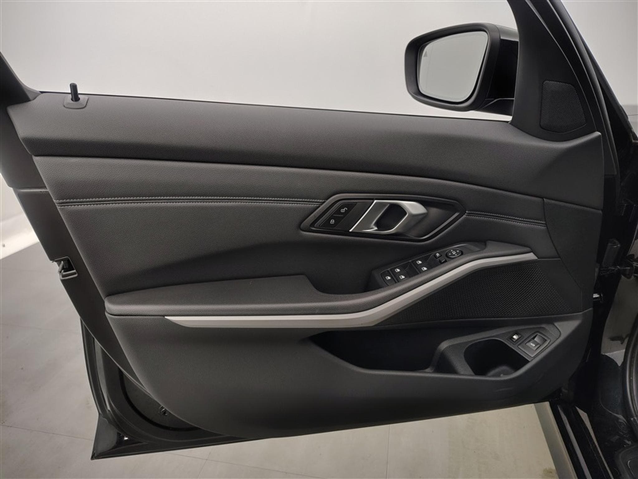 BMW 320 320eA PHEV CUIR/NAVI/FULL LED/TO PANO/JA1 (2022) - Foto 17