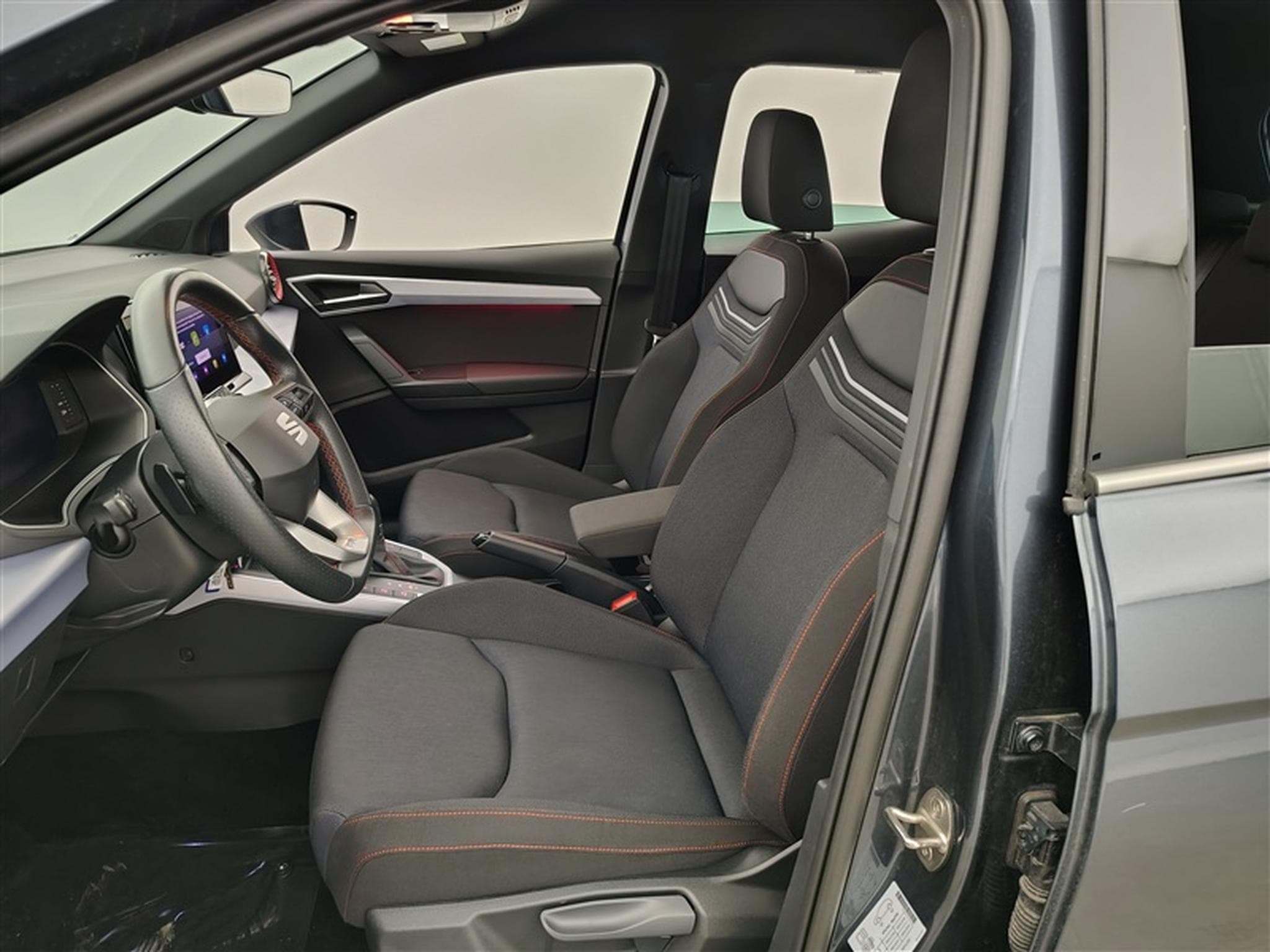Seat Arona 1.0 TSI FR DSG NAVI / FULL LED / CARPLAY (2024) - Foto 7