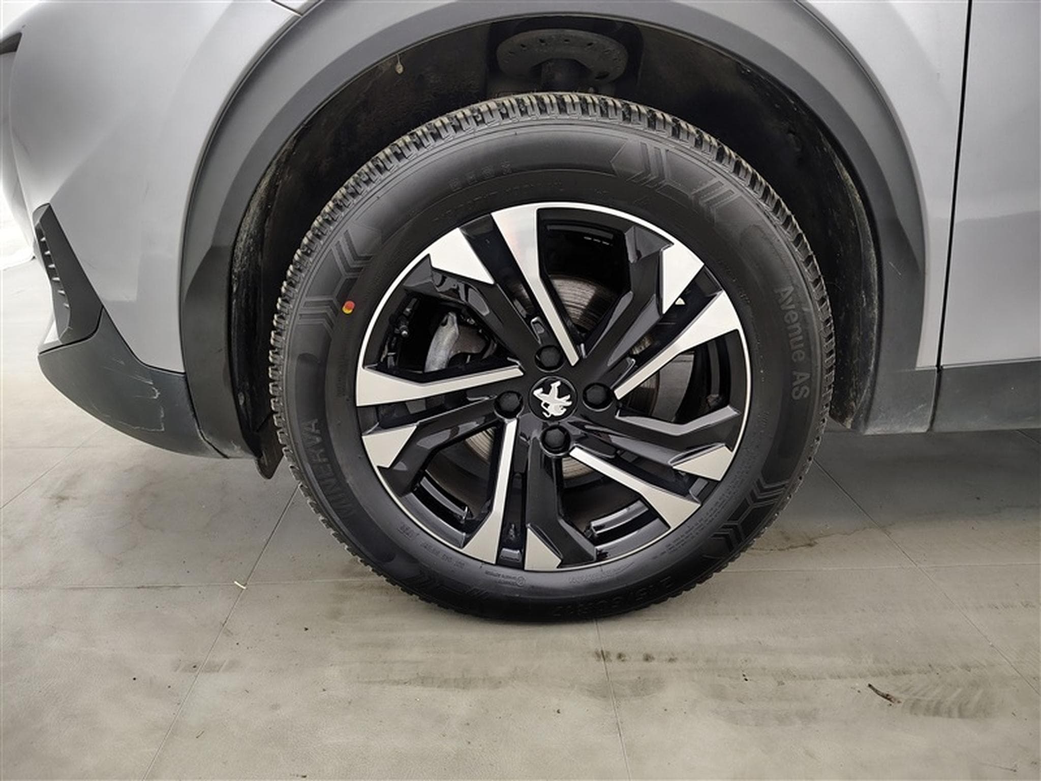Peugeot 2008 1.2 PureTech Allure Pack EAT8 NAVI / S-CUIR / FULL LED (2022) - Foto 6