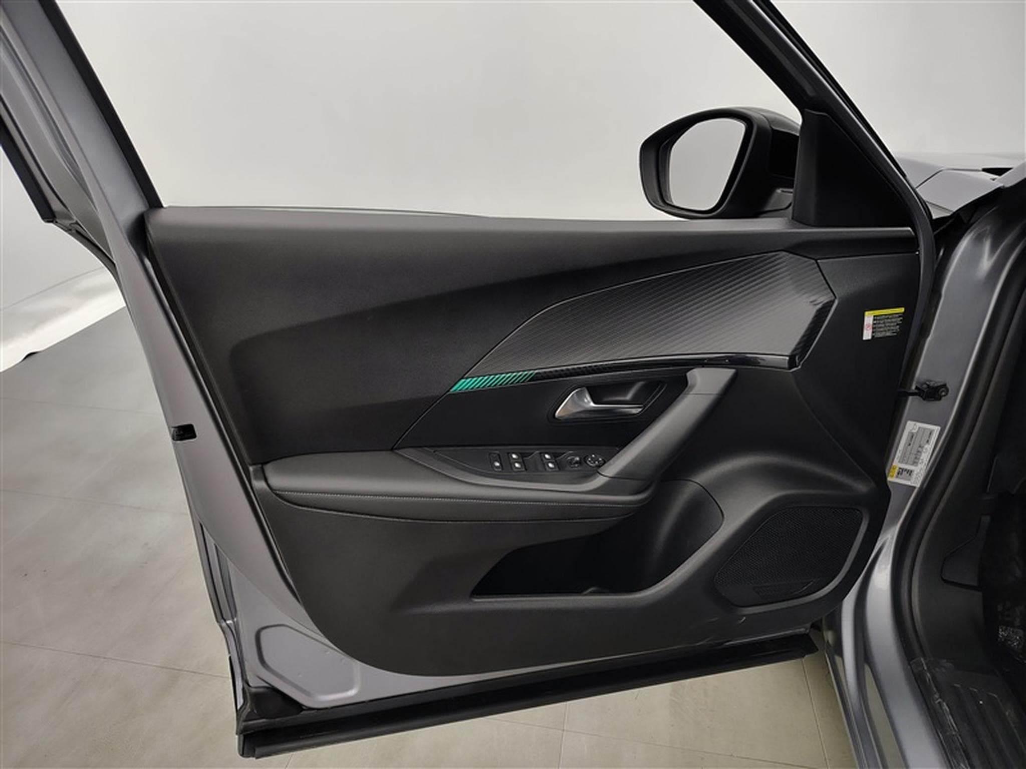 Peugeot 2008 1.2 PureTech Allure Pack EAT8 NAVI / S-CUIR / FULL LED (2022) - Foto 17
