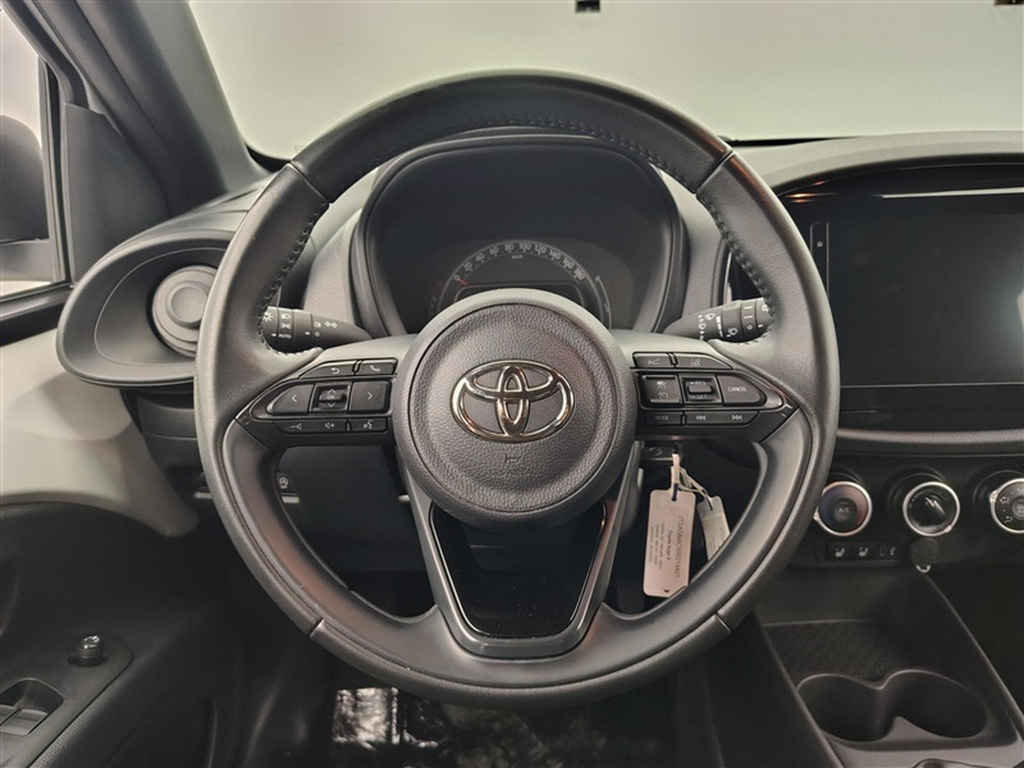 Toyota Aygo 1.0i VVT-i Play CARPLAY / CAMERA (2024) - Photo 9
