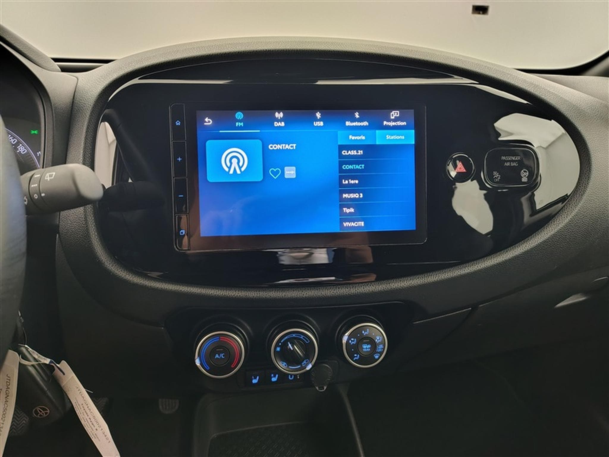 Toyota Aygo 1.0i VVT-i Play CARPLAY / CAMERA (2024) - Photo 11