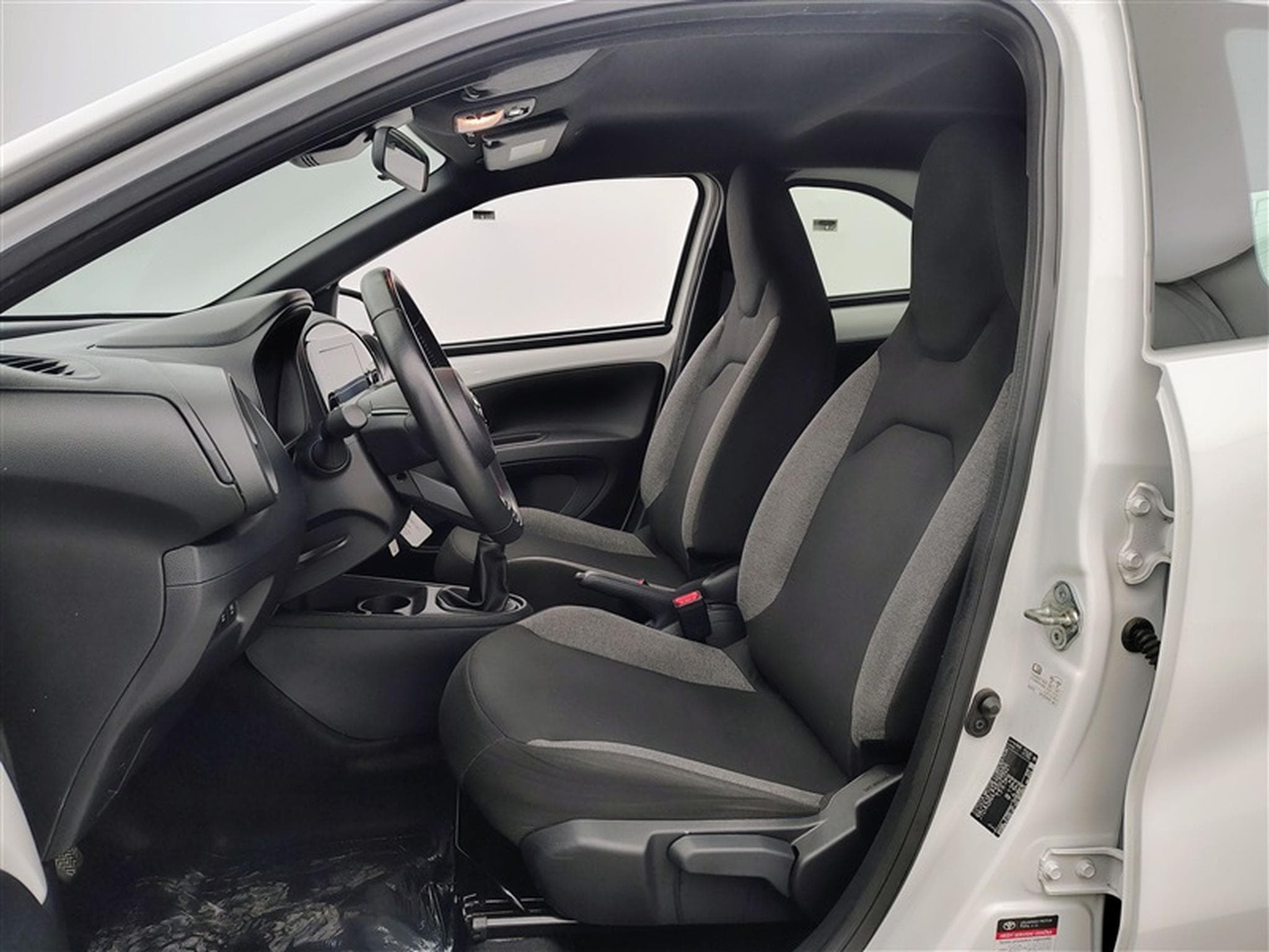 Toyota Aygo 1.0i VVT-i Play CARPLAY / CAMERA (2024) - Photo 7