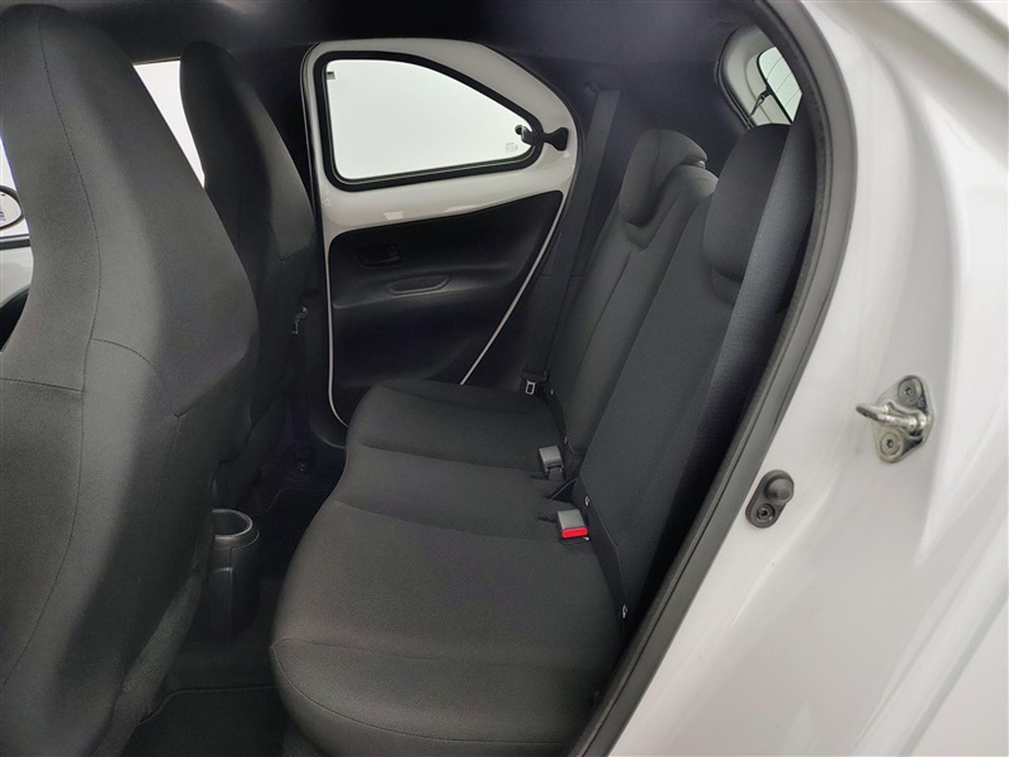 Toyota Aygo 1.0i VVT-i Play CARPLAY / CAMERA (2024) - Photo 13