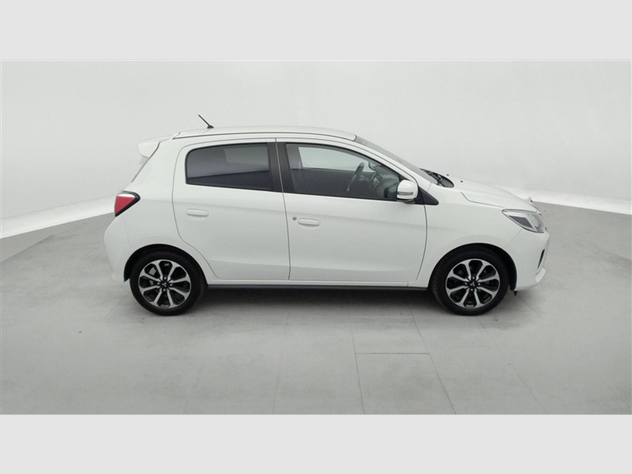 Mitsubishi Space Star 1.2 MiVEC RedLine Edition CARPLAY / CLIM AUTO / JA 15" (2024) - Foto 22