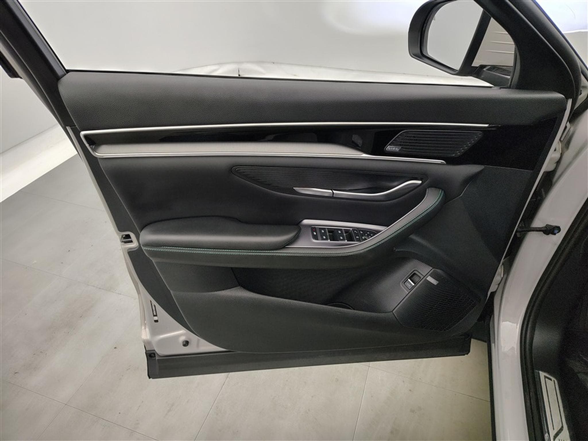 BYD Seal U 1.5 DM-I 218Cv PHEV Boost CUIR / NAVI / TO PANO (2025) - Photo 17