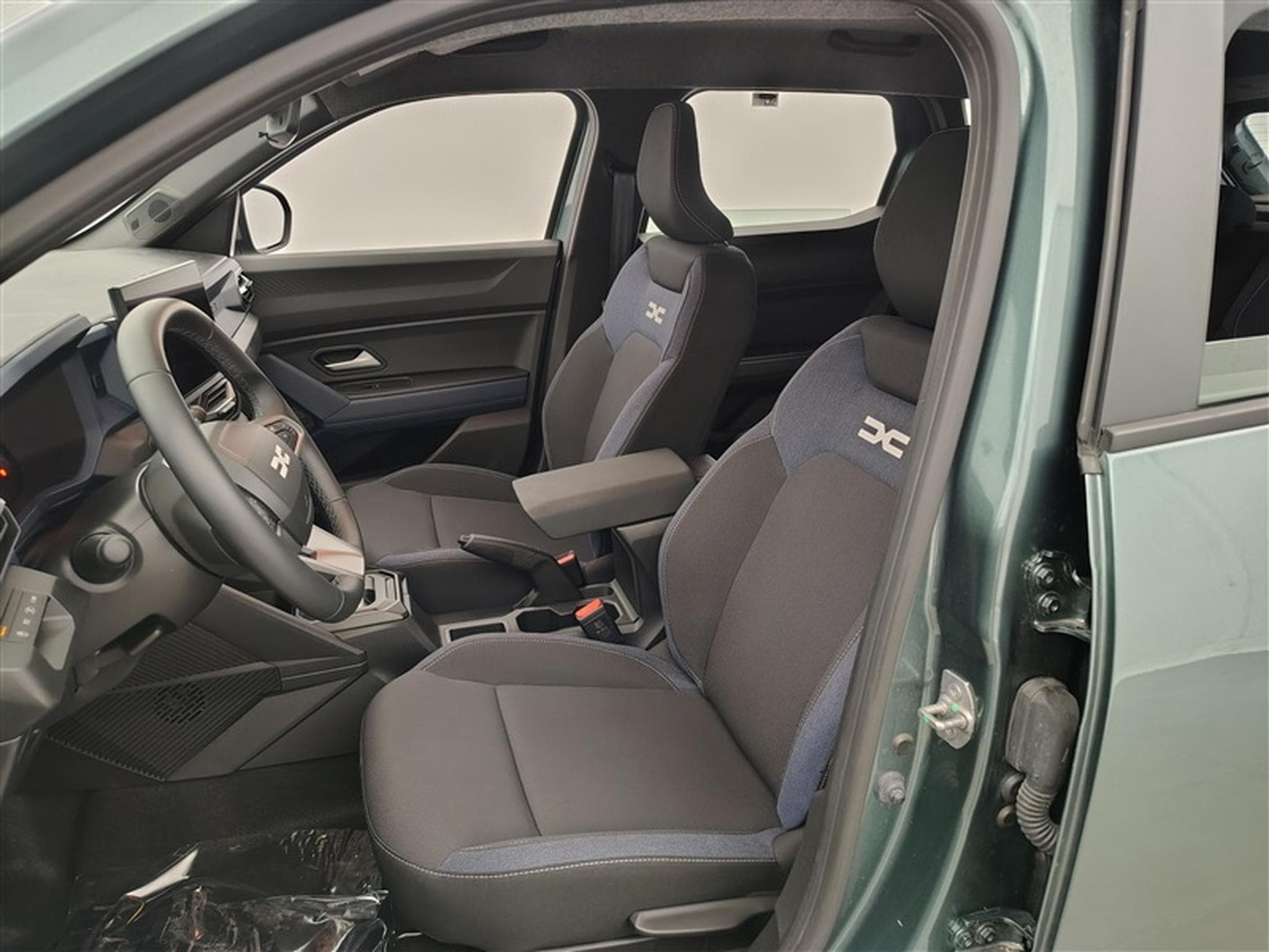 Dacia Duster 1.6 Hybrid EDC CARPLAY / CLIM / FULL LED (2025) - Photo 7
