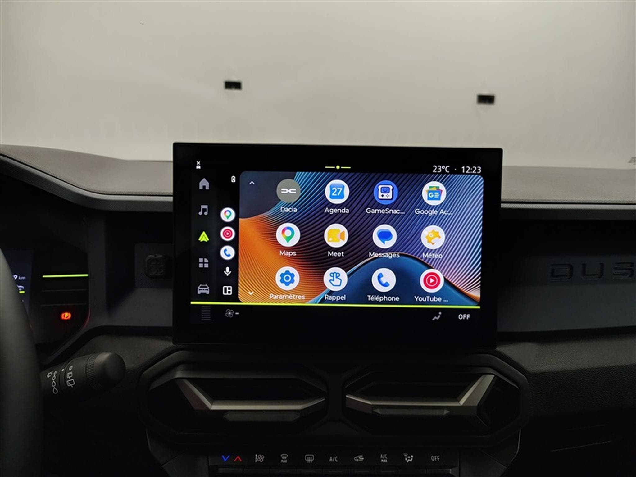 Dacia Duster 1.6 Hybrid EDC CARPLAY / CLIM / FULL LED (2025) - Photo 19