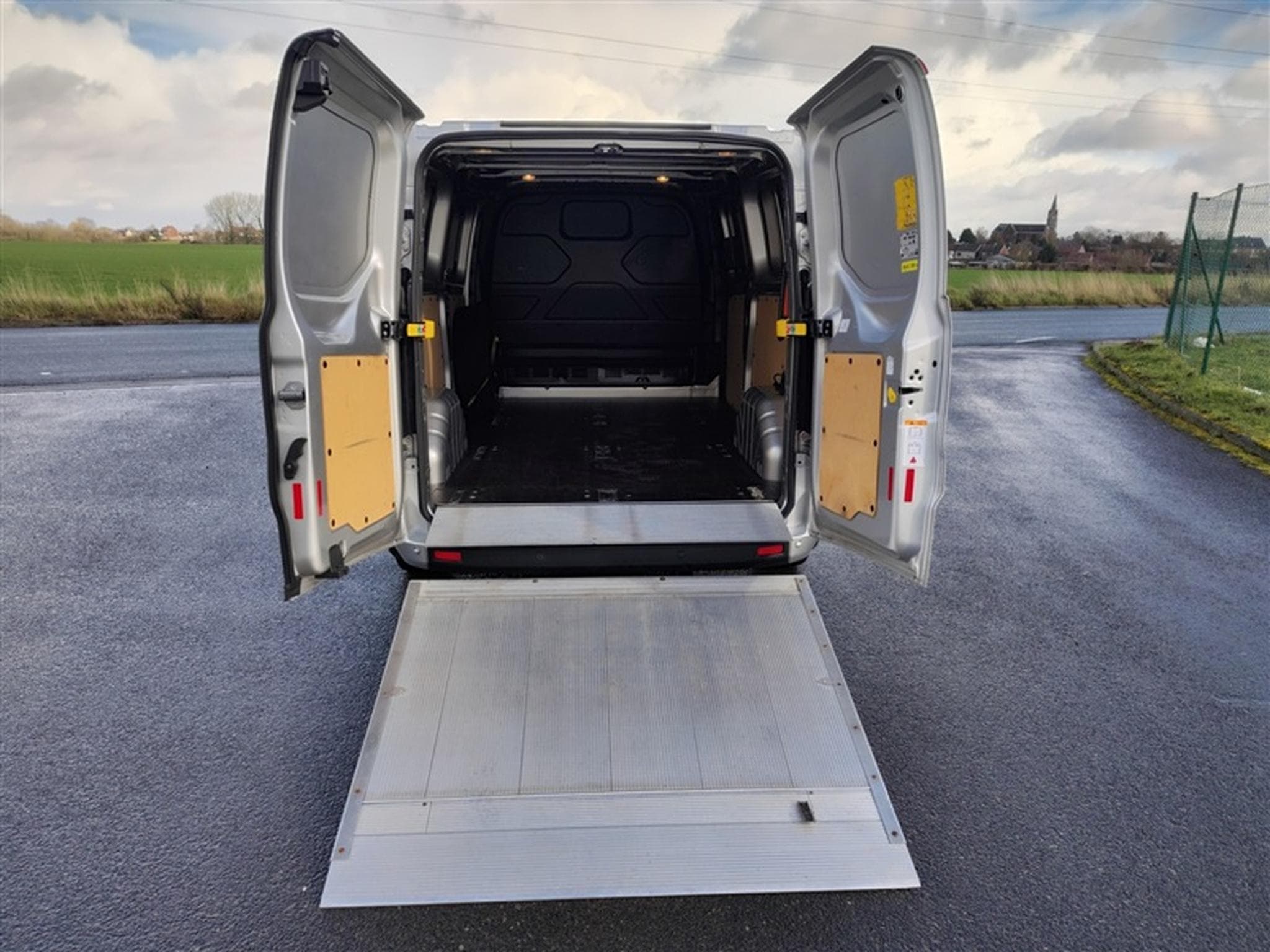 Ford Transit 2.0 TDCi L2H1 Trend 3PL+ELEVATEUR (2018) - Photo 14