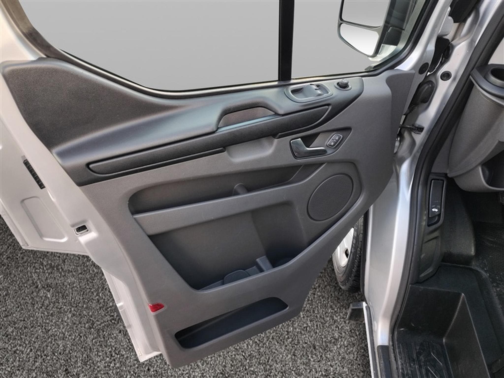 Ford Transit 2.0 TDCi L2H1 Trend 3PL+ELEVATEUR (2018) - Photo 16