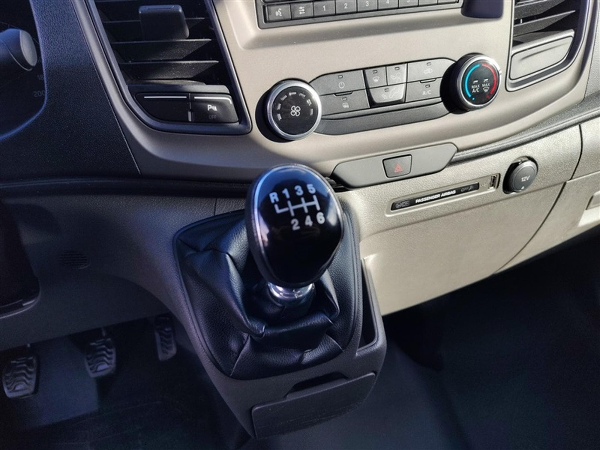 Ford Transit 2.0 TDCi L2H1 Trend 3PL+ELEVATEUR (2018) - Photo 12