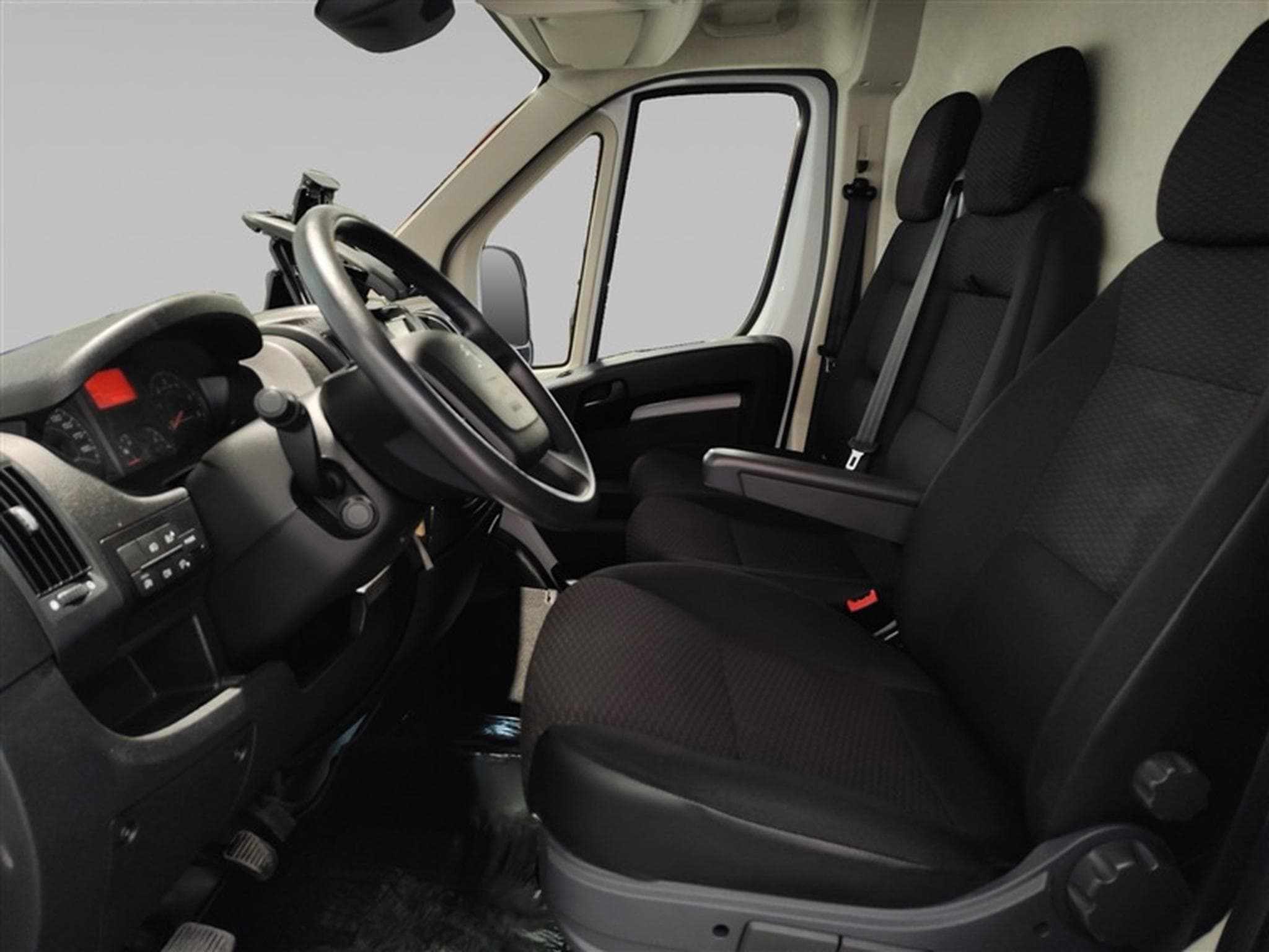 Peugeot Boxer 2.2 BlueHDi 140cv L4H2 NAVI / CAMERA / CRUISE (2022) - Photo 7