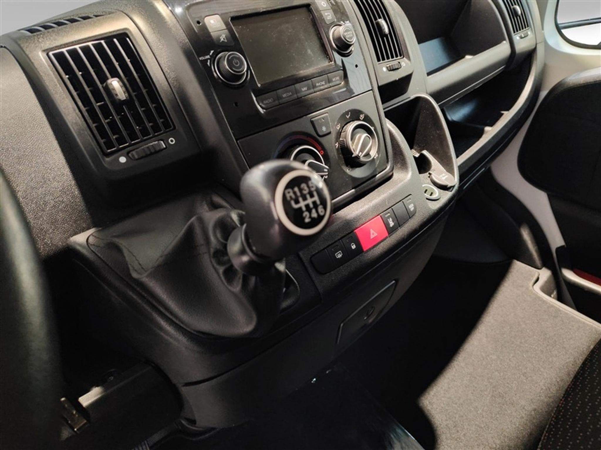 Peugeot Boxer 2.2 BlueHDi 140cv L4H2 NAVI / CAMERA / CRUISE (2022) - Photo 12