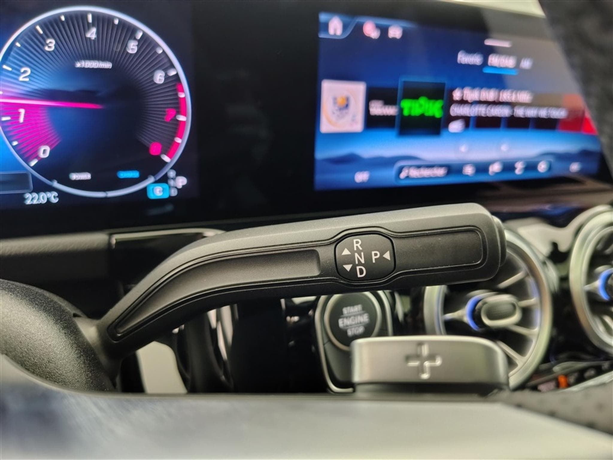 Mercedes GLA 180 AMG Line CUIR/NAVI/FULL LED/JA18 (2025) - Photo 12