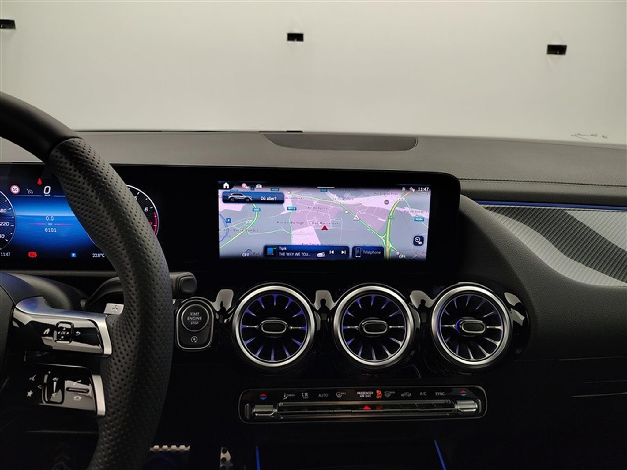 Mercedes GLA 180 AMG Line CUIR/NAVI/FULL LED/JA18 (2025) - Photo 11