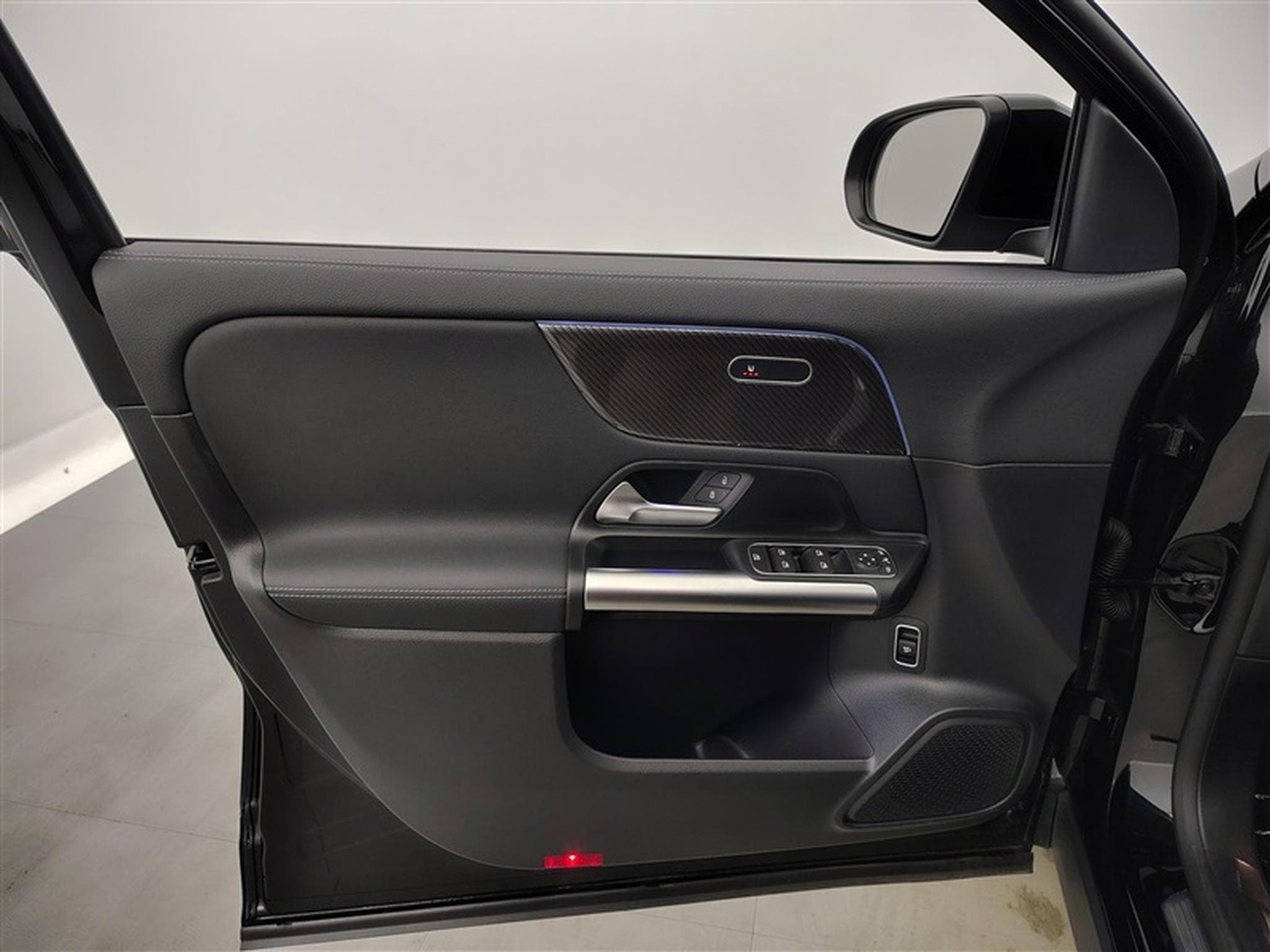 Mercedes GLA 180 AMG Line CUIR/NAVI/FULL LED/JA18 (2025) - Photo 17