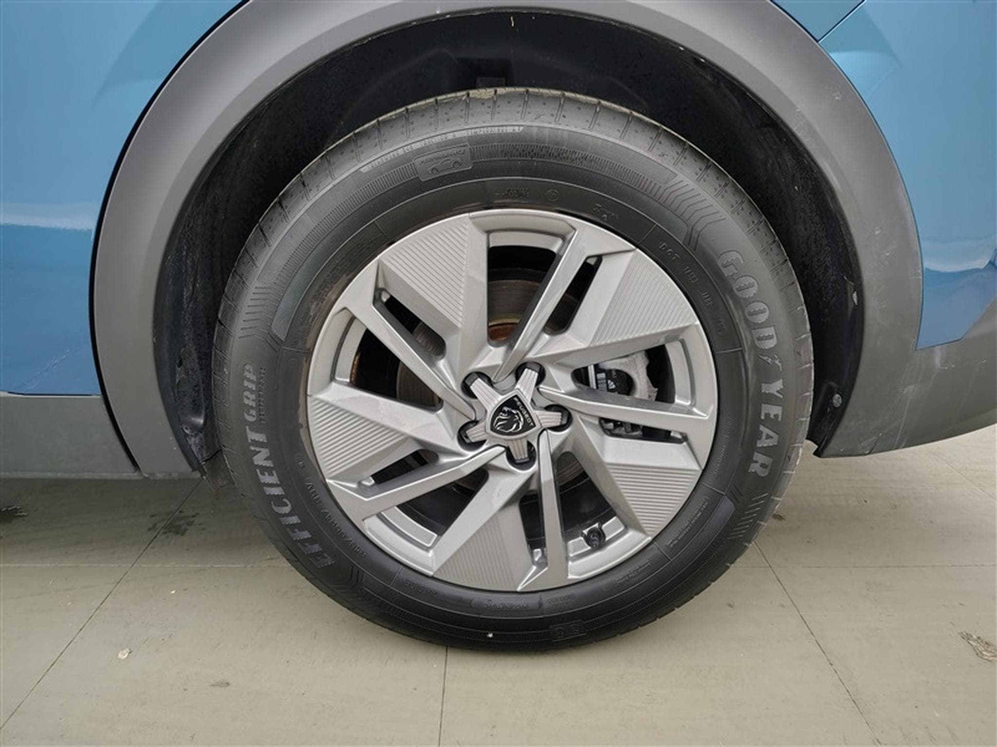 Peugeot 408 PHEV 1.6 Turbo Allure S&S (133 kW) (2024) - Photo 6