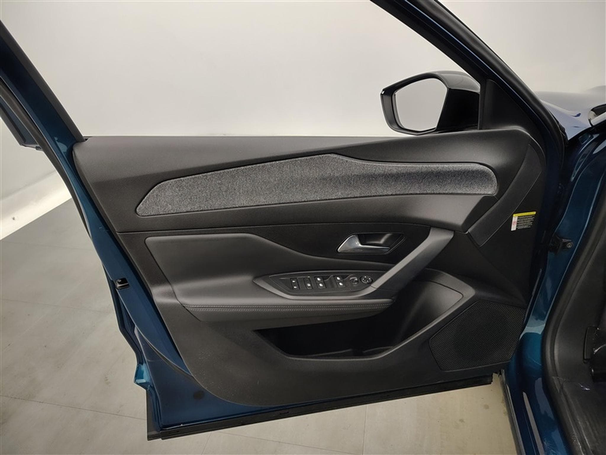 Peugeot 408 PHEV 1.6 Turbo Allure S&S (133 kW) (2024) - Photo 17