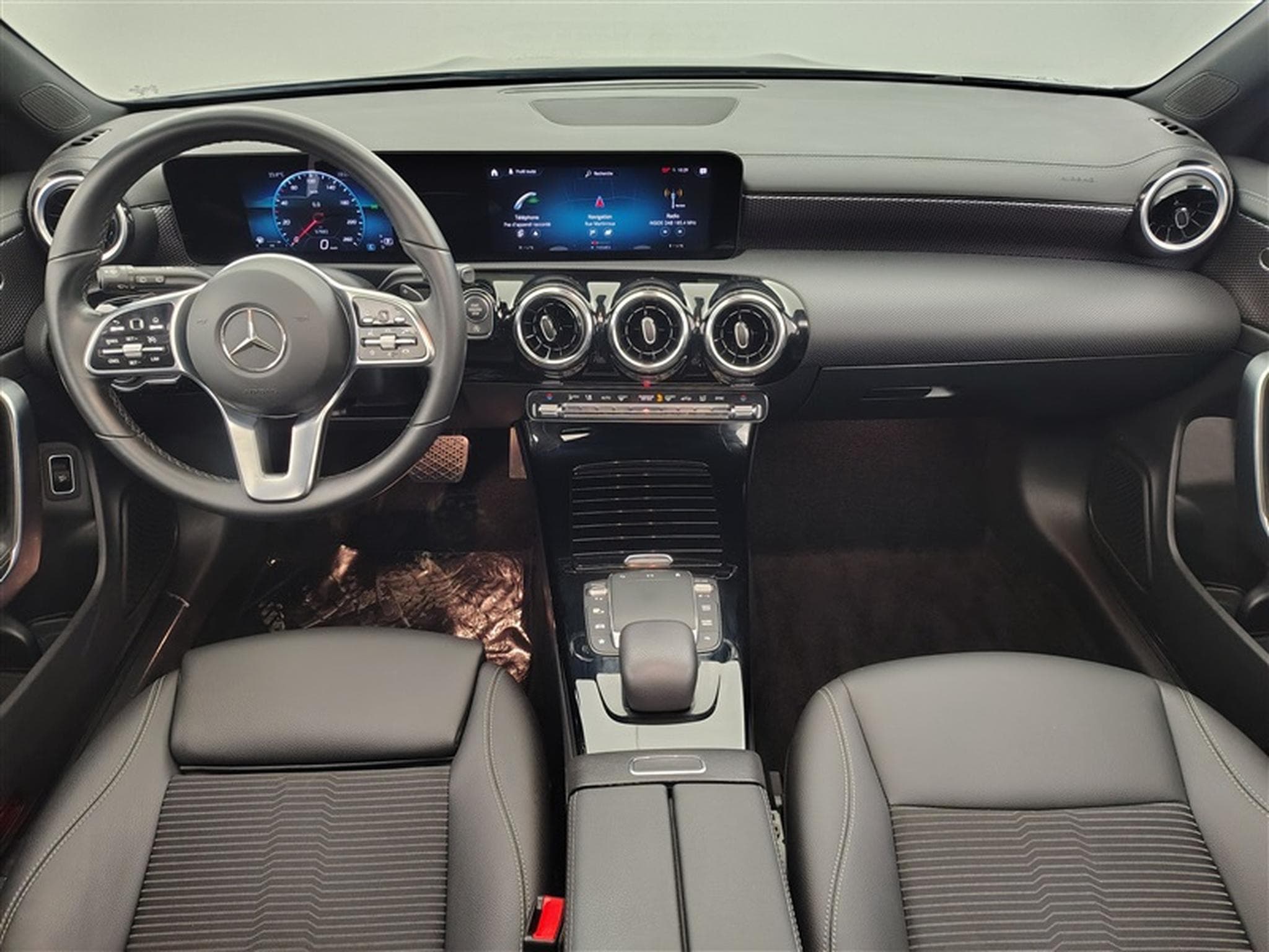 Mercedes CLA 180 d Autom. Luxury Line NAVI / FULL LED / S-CUIR / PANO (2023) - Photo 8