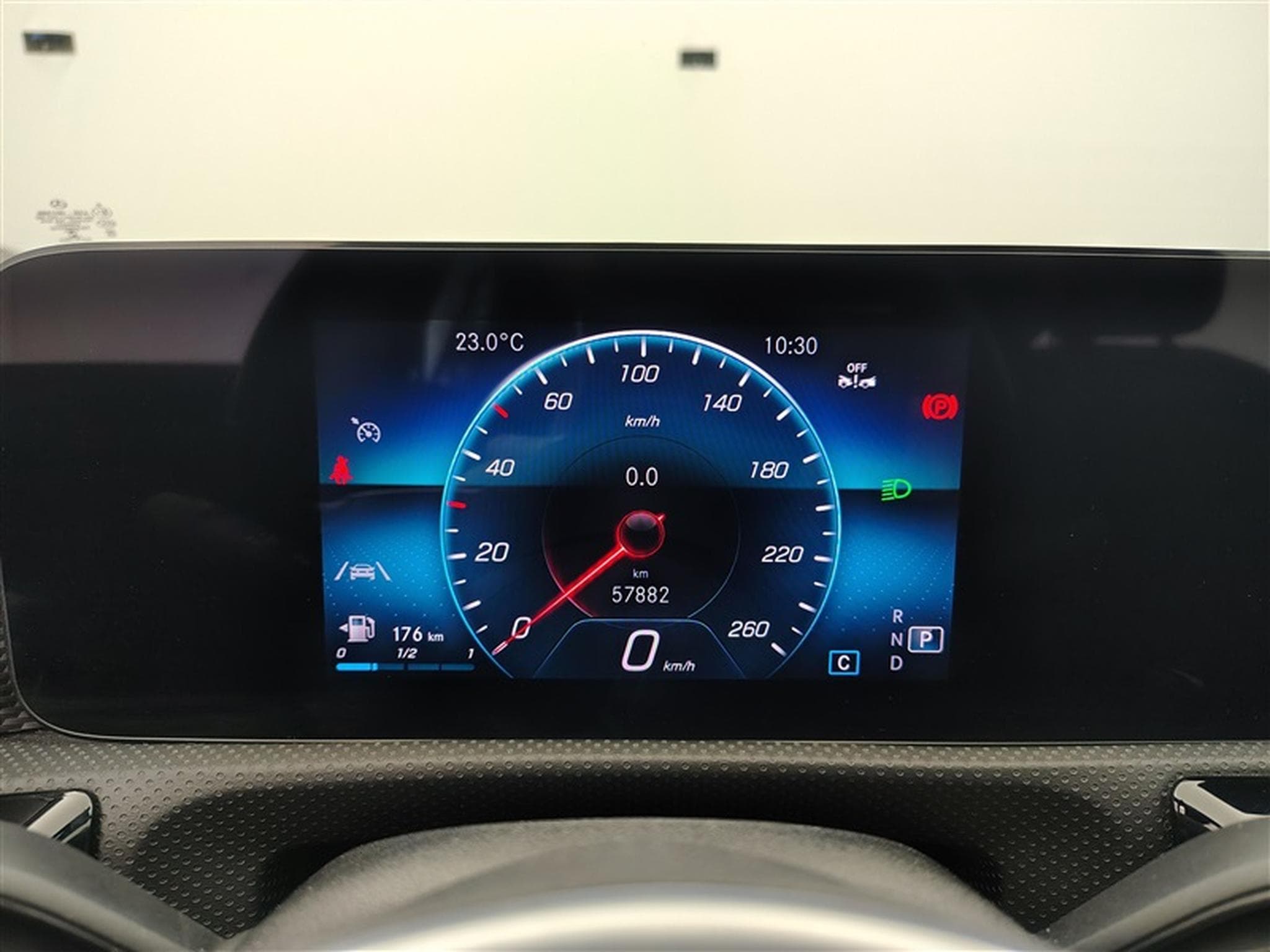 Mercedes CLA 180 d Autom. Luxury Line NAVI / FULL LED / S-CUIR / PANO (2023) - Photo 10
