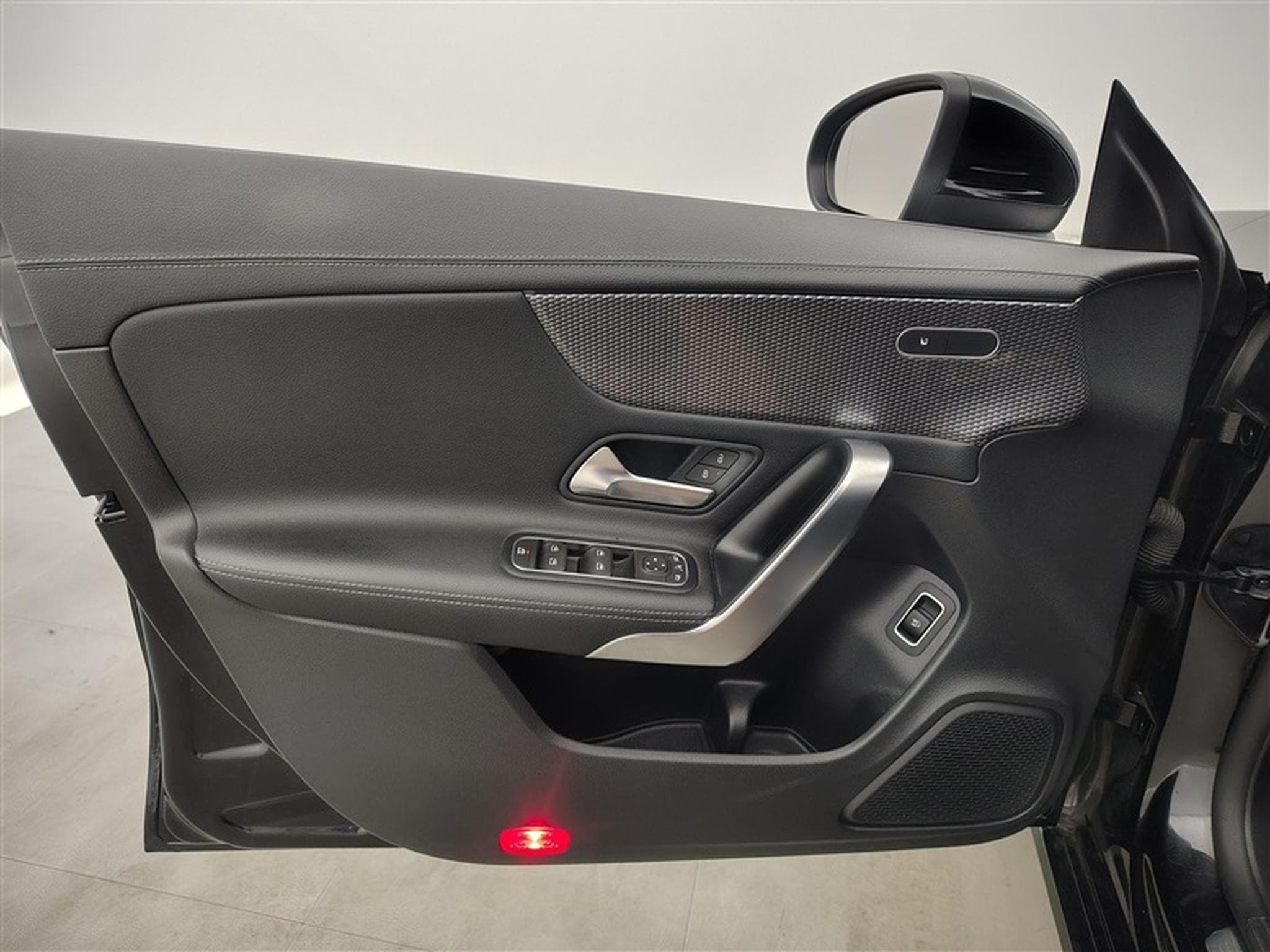 Mercedes CLA 180 d Autom. Luxury Line NAVI / FULL LED / S-CUIR / PANO (2023) - Photo 17
